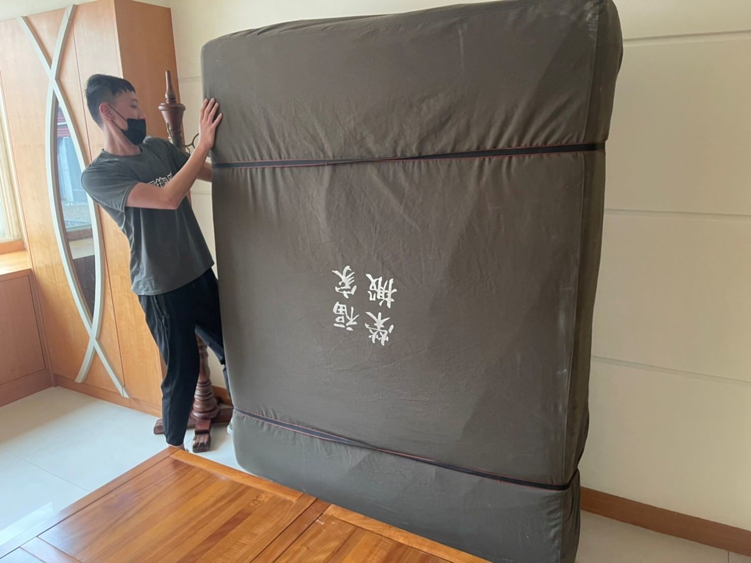 台北專業搬家細膩服務|南港專業搬家細膩服務|新北專業搬家細膩服務|雙北專業搬家細膩服務|汐止專業搬家細膩服務|中永和專業搬家細膩服務|板橋專業搬家細膩服務|五股專業搬家細膩服務|基隆專業搬家細膩服務|三重蘆洲專業搬家細膩服務|桃園專業搬家細膩服務|家庭搬家達人推薦之【榮福搬家公司】累積20年以上各項搬家經驗具備豐富搬運歷練、不斷提升師傅群的搬運技法,用心實在、各項家具保護措施達到完善;提供最優質的搬家服務品質。 台北專業搬家細膩服務|南港專業搬家細膩服務|新北專業搬家細膩服務|雙北專業搬家細膩服務|汐止專業搬家細膩服務|中永和專業搬家細膩服務|板橋專業搬家細膩服務|五股專業搬家細膩服務|基隆專業搬家細膩服務|三重蘆洲專業搬家細膩服務|桃園專業搬家細膩服務|家庭搬家達人推薦之【榮福搬家公司】累積20年以上各項搬家經驗具備豐富搬運歷練、不斷提升師傅群的搬運技法,用心實在、各項家具保護措施達到完善;提供最優質的搬家服務品質。