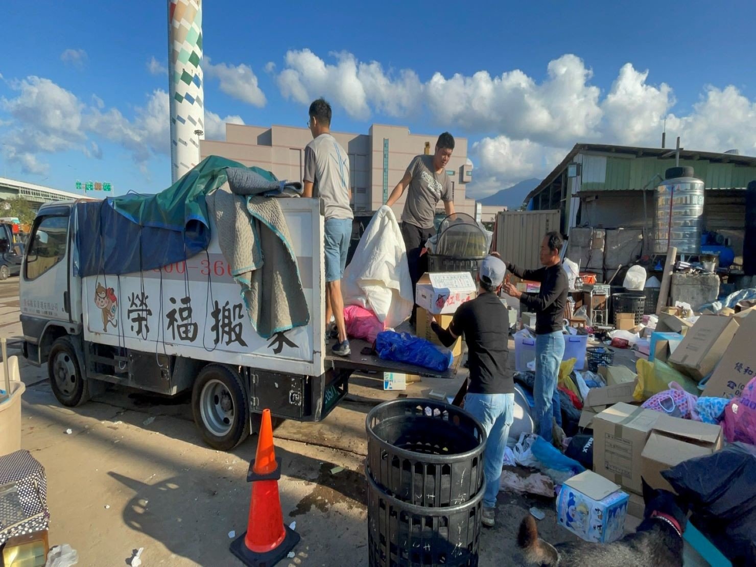 搬家公司推薦、新北搬家推薦【榮福搬家公司】南港搬家、桃園搬家公司推薦、台北搬家公司推薦、廢棄家具處理、廢棄家具清運、家庭廢棄物清運、清運、搬家、家具垃圾清運、垃圾廢棄處理、垃圾廢棄清運、搬家具、大型家具搬運、冰箱搬運、基隆搬家、搬家電、床墊搬運、搬公司行號、跨縣市搬家、家庭搬家、搬鋼琴、搬工、搬運、搬家紙箱,針對顧客都秉持以用心實在專業搬家技巧,搬家實在用心值得您的信賴與選擇。歡迎來電咨詢02-2651-2727,榮福搬家有專員立即為您服務。 搬家公司推薦、新北搬家推薦【榮福搬家公司】南港搬家、桃園搬家公司推薦、台北搬家公司推薦、廢棄家具處理、廢棄家具清運、家庭廢棄物清運、清運、搬家、家具垃圾清運、垃圾廢棄處理、垃圾廢棄清運、搬家具、大型家具搬運、冰箱搬運、基隆搬家、搬家電、床墊搬運、搬公司行號、跨縣市搬家、家庭搬家、搬鋼琴、搬工、搬運、搬家紙箱,針對顧客都秉持以用心實在專業搬家技巧,搬家實在用心值得您的信賴與選擇。歡迎來電咨詢02-2651-2727,榮福搬家有專員立即為您服務。