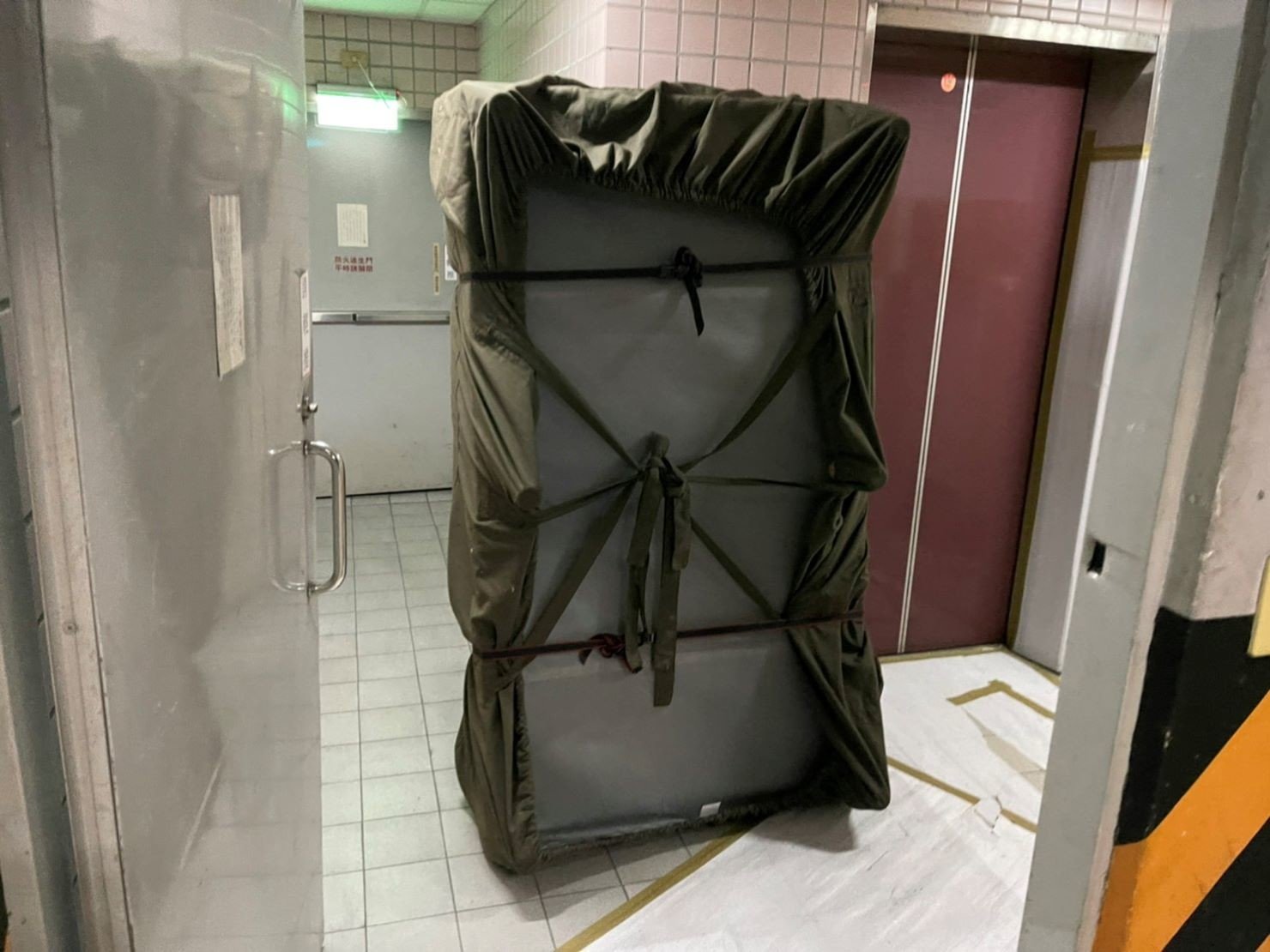 搬家公司推薦、新北搬家推薦【榮福搬家公司】南港搬家、桃園搬家公司推薦、台北搬家公司推薦、搬家具、冰箱搬運、基隆搬家、搬家電、床墊搬運、搬公司行號、家庭搬家、搬鋼琴、搬工、搬運、搬家、搬家首選、搬家達人、搬家紙箱、搬冰箱、搬床墊、鋼琴搬運、跨縣市搬家、家具搬運,針對顧客都秉持以用心實在專業搬家技巧,搬家實在用心值得您的信賴與選擇。歡迎來電咨詢02-2651-2727,榮福搬家有專員立即為您服務。系統式家具拆裝找專業的榮福搬家就對了。 搬家公司推薦、新北搬家推薦【榮福搬家公司】南港搬家、桃園搬家公司推薦、台北搬家公司推薦、搬家具、冰箱搬運、基隆搬家、搬家電、床墊搬運、搬公司行號、家庭搬家、搬鋼琴、搬工、搬運、搬家、搬家首選、搬家達人、搬家紙箱、搬冰箱、搬床墊、鋼琴搬運、跨縣市搬家、家具搬運,針對顧客都秉持以用心實在專業搬家技巧,搬家實在用心值得您的信賴與選擇。歡迎來電咨詢02-2651-2727,榮福搬家有專員立即為您服務。系統式家具拆裝找專業的榮福搬家就對了。