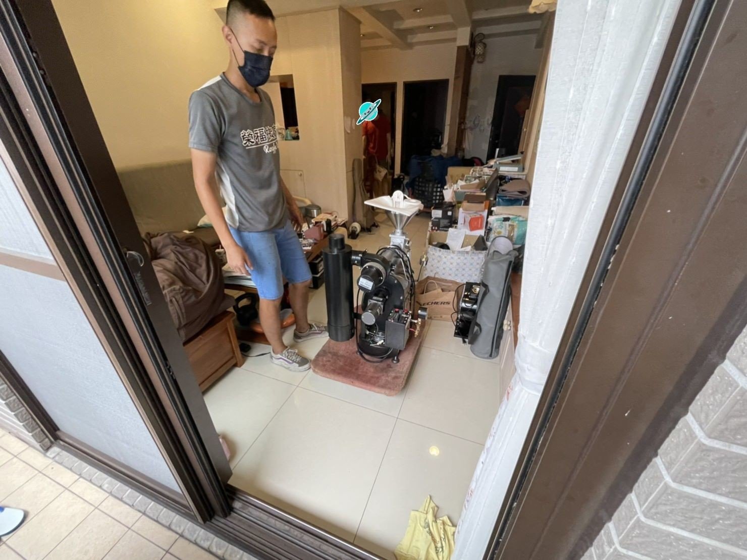 只需搬一件家具?搬運單一生財器具、營業用冰箱、【榮福搬家】餐飲集團撤櫃、百貨撤櫃、百貨餐飲撤櫃、撤櫃暫放倉儲、餐飲設備暫放倉儲、三門工作台冰箱、桌上型烘豆機、餐飲工作檯、營業用冰箱精緻包裝、營業用冰箱暫放倉儲、中島展示櫃精緻包裝、工作檯包裝,工作桌、長桌吧檯,台北搬家公司推薦:大台北搬家,精緻包裝搬運「細膩包裝、專業搬運、用心服務、以客為尊」是榮福搬家公司的宗旨與精神。歡迎立即來電02-2651-2727專人服務。 只需搬一件家具?搬運單一生財器具、營業用冰箱、【榮福搬家】餐飲集團撤櫃、百貨撤櫃、百貨餐飲撤櫃、撤櫃暫放倉儲、餐飲設備暫放倉儲、三門工作台冰箱、桌上型烘豆機、餐飲工作檯、營業用冰箱精緻包裝、營業用冰箱暫放倉儲、中島展示櫃精緻包裝、工作檯包裝,工作桌、長桌吧檯,台北搬家公司推薦:大台北搬家,精緻包裝搬運「細膩包裝、專業搬運、用心服務、以客為尊」是榮福搬家公司的宗旨與精神。歡迎立即來電02-2651-2727專人服務。