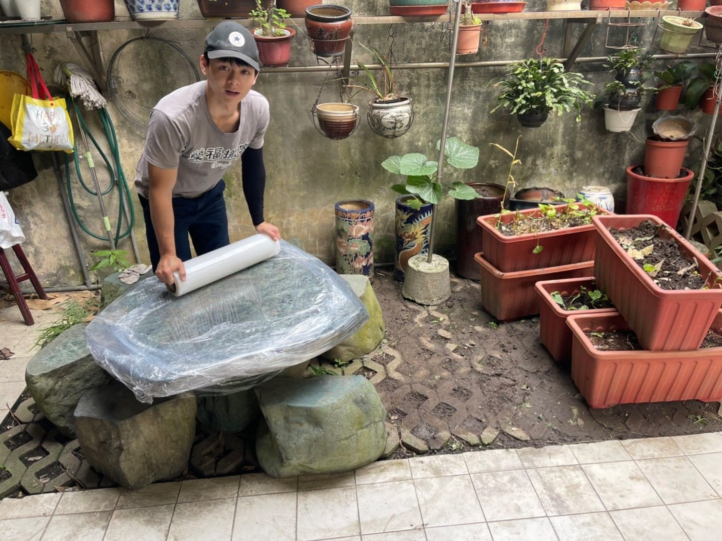 盆栽搬運、搬重物【榮福搬家公司】石墩搬運、搬石頭桌椅、搬洗衣機、搬醫療床、搬神明桌、精搬金庫、搬保險櫃、精搬魚缸、精搬鋼琴、家庭搬家、跨縣市搬家、搬工計時、人力搬運、搬運、搬床墊、冰箱搬運、搬家具、搬家首選、吊掛搬運、吊家具搬運、特殊重物搬運、專搬重物、搬重物技巧、新北搬家公司推薦、搬家車、搬家公司、基隆搬家、南港搬家、桃園搬家公司推薦、台北搬家公司推薦:大台北搬家,精緻包裝搬運「細膩包裝、專業搬運、用心服務、以客為尊」是榮福搬家公司的宗旨與精神。歡迎立即來電02-2651-2727專人服務。 盆栽搬運、搬重物【榮福搬家公司】石墩搬運、搬石頭桌椅、搬洗衣機、搬醫療床、搬神明桌、精搬金庫、搬保險櫃、精搬魚缸、精搬鋼琴、家庭搬家、跨縣市搬家、搬工計時、人力搬運、搬運、搬床墊、冰箱搬運、搬家具、搬家首選、吊掛搬運、吊家具搬運、特殊重物搬運、專搬重物、搬重物技巧、新北搬家公司推薦、搬家車、搬家公司、基隆搬家、南港搬家、桃園搬家公司推薦、台北搬家公司推薦:大台北搬家,精緻包裝搬運「細膩包裝、專業搬運、用心服務、以客為尊」是榮福搬家公司的宗旨與精神。歡迎立即來電02-2651-2727專人服務。
