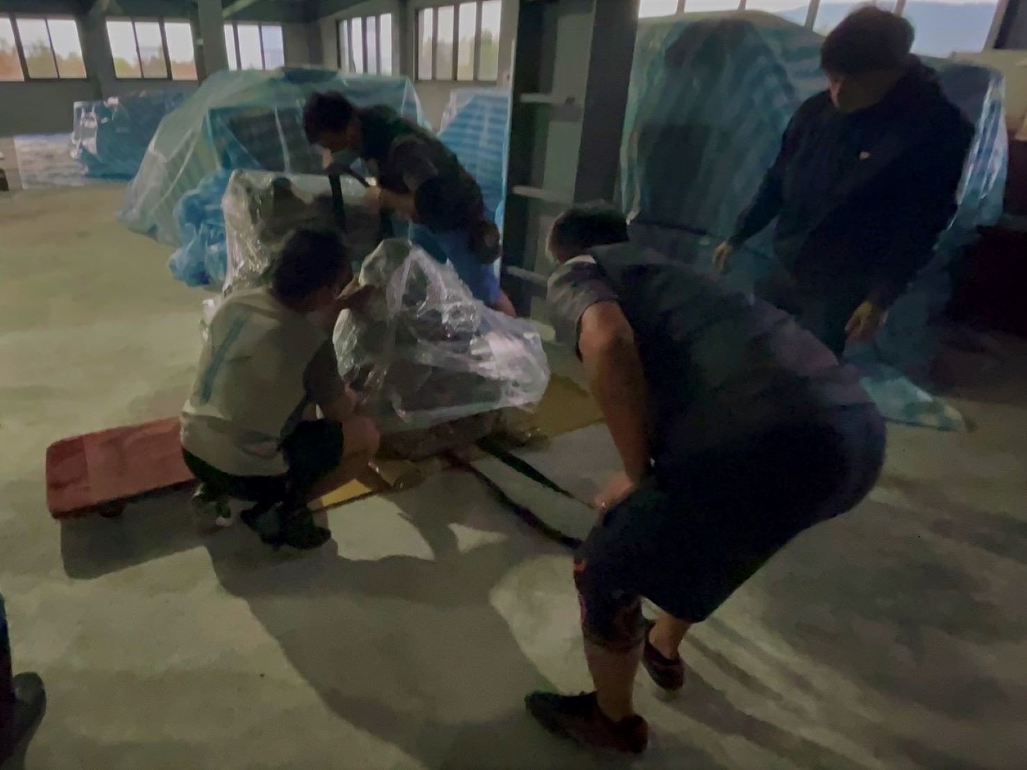 搬家首選【榮福搬家公司】石雕刻品、石雕神像、石雕藝術品、玉雕藝術品、大型石雕風水寶物、大型石雕招財招擺件、破百公斤大型石雕物件、藝術品店搬運、萬馬奔騰石雕藝品、跨縣市搬家、搬工計時、搬家具、搬家首選、特殊重物搬運、用心防護、精緻包裝、搬重物技巧、新北搬家公司推薦、搬家車、搬家公司、基隆搬家、南港搬家、桃園搬家公司推薦、台北搬家公司推薦:大台北搬家,精緻包裝搬運「細膩包裝、專業搬運、用心服務、以客為尊」是榮福搬家公司的宗旨與精神。歡迎立即來電02-2651-2727專人服務。 搬家首選【榮福搬家公司】石雕刻品、石雕神像、石雕藝術品、玉雕藝術品、大型石雕風水寶物、大型石雕招財招擺件、破百公斤大型石雕物件、藝術品店搬運、萬馬奔騰石雕藝品、跨縣市搬家、搬工計時、搬家具、搬家首選、特殊重物搬運、用心防護、精緻包裝、搬重物技巧、新北搬家公司推薦、搬家車、搬家公司、基隆搬家、南港搬家、桃園搬家公司推薦、台北搬家公司推薦:大台北搬家,精緻包裝搬運「細膩包裝、專業搬運、用心服務、以客為尊」是榮福搬家公司的宗旨與精神。歡迎立即來電02-2651-2727專人服務。