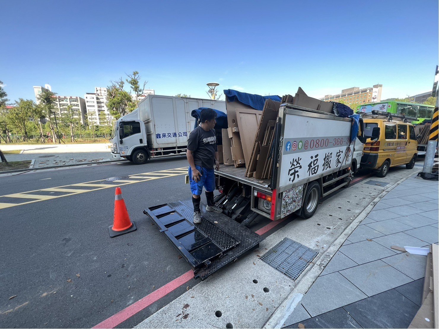台北百貨訂製系統櫃代拆木架、木箱、搬運|南港百貨訂製系統櫃代拆木架、木箱、搬運|新店百貨訂製系統櫃代拆木架、木箱、搬運|新莊百貨訂製系統櫃代拆木架、木箱、搬運|中永和百貨訂製系統櫃代拆木架、木箱、搬運|台北百貨進撤櫃|台北百貨木作系統櫃搬運|南港百貨木作系統櫃搬運|新北百貨木作系統櫃搬運|雙北百貨進撤櫃|雙北百貨櫃位木作系統櫃搬運|汐止百貨木作系統櫃搬運|汐止百貨木作系統櫃搬運|中永和百貨木作系統櫃搬運|板橋百貨木作系統櫃搬運∣五股百貨木作系統櫃搬運|新店百貨櫃位木作系統櫃搬運|桃園百貨木作系統櫃搬運,精緻包裝搬運「細膩包裝、專業搬運、用心服務、以客為尊」是榮福搬家公司的宗旨與精神。歡迎立即來電02-2651-2727專人服務。 台北百貨訂製系統櫃代拆木架、木箱、搬運|南港百貨訂製系統櫃代拆木架、木箱、搬運|新店百貨訂製系統櫃代拆木架、木箱、搬運|新莊百貨訂製系統櫃代拆木架、木箱、搬運|中永和百貨訂製系統櫃代拆木架、木箱、搬運|台北百貨進撤櫃|台北百貨木作系統櫃搬運|南港百貨木作系統櫃搬運|新北百貨木作系統櫃搬運|雙北百貨進撤櫃|雙北百貨櫃位木作系統櫃搬運|汐止百貨木作系統櫃搬運|汐止百貨木作系統櫃搬運|中永和百貨木作系統櫃搬運|板橋百貨木作系統櫃搬運∣五股百貨木作系統櫃搬運|新店百貨櫃位木作系統櫃搬運|桃園百貨木作系統櫃搬運,精緻包裝搬運「細膩包裝、專業搬運、用心服務、以客為尊」是榮福搬家公司的宗旨與精神。歡迎立即來電02-2651-2727專人服務。