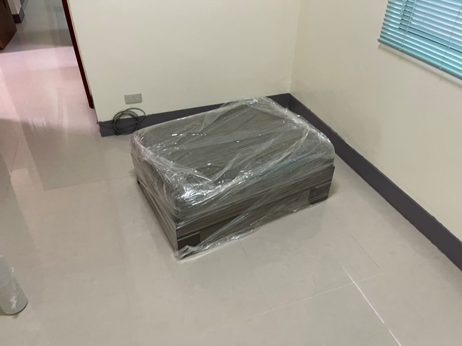 搬家公司推薦、新北搬家推薦【榮福搬家公司】南港搬家、桃園搬家公司推薦、台北搬家公司推薦、搬家具、冰箱搬運、基隆搬家、搬家電、床墊搬運、搬公司行號、家庭搬家、搬鋼琴、搬工、搬運、搬家紙箱、跨縣市搬家、家具搬運、搬冰箱、搬床墊、搬家車、搬家、搬家估價、搬家首選、搬遷,針對顧客都秉持以用心實在專業搬家技巧,搬家實在用心值得您的信賴與選擇。歡迎來電咨詢02-2651-2727,榮福搬家有專員立即為您服務。 搬家公司推薦、新北搬家推薦【榮福搬家公司】南港搬家、桃園搬家公司推薦、台北搬家公司推薦、搬家具、冰箱搬運、基隆搬家、搬家電、床墊搬運、搬公司行號、家庭搬家、搬鋼琴、搬工、搬運、搬家紙箱、跨縣市搬家、家具搬運、搬冰箱、搬床墊、搬家車、搬家、搬家估價、搬家首選、搬遷,針對顧客都秉持以用心實在專業搬家技巧,搬家實在用心值得您的信賴與選擇。歡迎來電咨詢02-2651-2727,榮福搬家有專員立即為您服務。