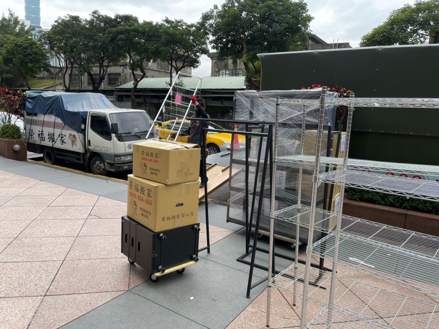 搬家公司推薦、台北搬家推薦【榮福搬家公司】南港搬家、桃園搬家公司推薦、新北搬家公司推薦、企業搬運服務、搬公司行號、廠房遷移、屏風拆裝、公司行號搬遷、政府機關搬遷、百貨專櫃遷移、學校單位搬遷、雜貨店搬遷、精緻包裝、家庭搬家、搬鋼琴、搬工、搬家公司紙箱、黃色膠帶、搬家估價、基隆搬家、家具拆裝、搬家具,針對顧客都秉持以用心實在專業搬家技巧,搬家實在用心值得您的信賴與選擇。歡迎來電咨詢02-2651-2727,榮福搬家有專員立即為您服務。 搬家公司推薦、台北搬家推薦【榮福搬家公司】南港搬家、桃園搬家公司推薦、新北搬家公司推薦、企業搬運服務、搬公司行號、廠房遷移、屏風拆裝、公司行號搬遷、政府機關搬遷、百貨專櫃遷移、學校單位搬遷、雜貨店搬遷、精緻包裝、家庭搬家、搬鋼琴、搬工、搬家公司紙箱、黃色膠帶、搬家估價、基隆搬家、家具拆裝、搬家具,針對顧客都秉持以用心實在專業搬家技巧,搬家實在用心值得您的信賴與選擇。歡迎來電咨詢02-2651-2727,榮福搬家有專員立即為您服務。