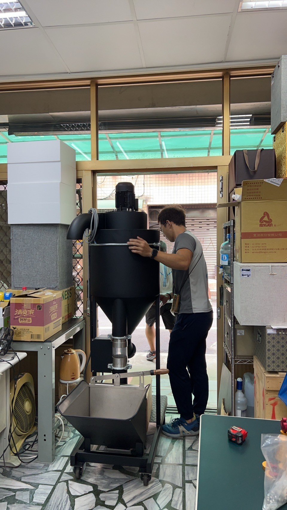 咖啡廠房商用烘豆機搬運、個人工作室烘豆機搬運、搬特殊重物商用烘豆機【榮福搬家】搬特殊重物落地型烘豆機、搬桌上型烘豆機、搬咖啡烘配去石機、搬咖啡烘焙剔石機、搬咖啡豆風選機、搬咖啡豆檢石機、搬咖啡豆選石機、營業用攪拌機搬運、營業用冰箱精緻包裝、營業用烤箱搬遷、麵包切割機、營業用冰箱搬遷、工作檯包裝,工作桌,台北搬家公司推薦:大台北搬家,精緻包裝搬運「細膩包裝、專業搬運、用心服務、以客為尊」是榮福搬家公司的宗旨與精神。歡迎立即來電02-2651-2727專人服務。 咖啡廠房商用烘豆機搬運、個人工作室烘豆機搬運、搬特殊重物商用烘豆機【榮福搬家】搬特殊重物落地型烘豆機、搬桌上型烘豆機、搬咖啡烘配去石機、搬咖啡烘焙剔石機、搬咖啡豆風選機、搬咖啡豆檢石機、搬咖啡豆選石機、營業用攪拌機搬運、營業用冰箱精緻包裝、營業用烤箱搬遷、麵包切割機、營業用冰箱搬遷、工作檯包裝,工作桌,台北搬家公司推薦:大台北搬家,精緻包裝搬運「細膩包裝、專業搬運、用心服務、以客為尊」是榮福搬家公司的宗旨與精神。歡迎立即來電02-2651-2727專人服務。