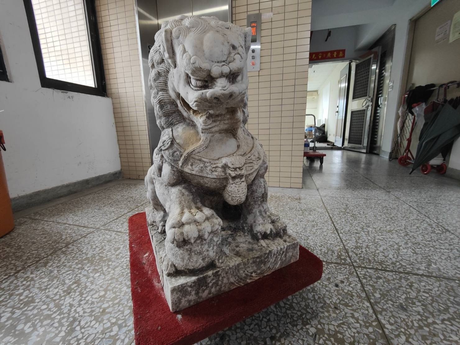 搬家首選【榮福搬家公司】石雕刻品、石雕神像、石雕藝術品、玉雕藝術品、大型石雕獅子、大型招財招擺件、大型風水擺件、破百公斤大型石雕物件、藝術品店搬運、大型石雕獅子、跨縣市搬家、搬工計時、搬家具、搬家首選、特殊重物搬運、用心防護、精緻包裝、搬重物技巧、新北搬家公司推薦、搬家車、搬家公司、基隆搬家、南港搬家、桃園搬家公司推薦、台北搬家公司推薦:大台北搬家,精緻包裝搬運「細膩包裝、專業搬運、用心服務、以客為尊」是榮福搬家公司的宗旨與精神。歡迎立即來電02-2651-2727專人服務。 搬家首選【榮福搬家公司】石雕刻品、石雕神像、石雕藝術品、玉雕藝術品、大型石雕獅子、大型招財招擺件、大型風水擺件、破百公斤大型石雕物件、藝術品店搬運、大型石雕獅子、跨縣市搬家、搬工計時、搬家具、搬家首選、特殊重物搬運、用心防護、精緻包裝、搬重物技巧、新北搬家公司推薦、搬家車、搬家公司、基隆搬家、南港搬家、桃園搬家公司推薦、台北搬家公司推薦:大台北搬家,精緻包裝搬運「細膩包裝、專業搬運、用心服務、以客為尊」是榮福搬家公司的宗旨與精神。歡迎立即來電02-2651-2727專人服務。