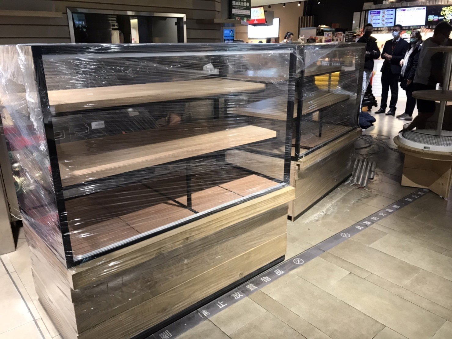 【榮福搬家】百貨烘焙店面搬遷、地下街烘焙店面搬遷、百貨甜點店面搬遷、地下街烘焙店面搬遷、麵包店搬遷、麵包陳列架搬遷、麵包展示架搬遷、店面搬遷、餐飲設備暫放、訂製餐桌椅精緻包裝、營業用攪拌機搬運、營業用冰箱精緻包裝、營業用烤箱搬遷、麵包切割機、營業用冰箱搬遷、工作檯包裝,工作桌,台北搬家公司推薦:大台北搬家,精緻包裝搬運「細膩包裝、專業搬運、用心服務、以客為尊」是榮福搬家公司的宗旨與精神。歡迎立即來電02-2651-2727專人服務。 【榮福搬家】百貨烘焙店面搬遷、地下街烘焙店面搬遷、百貨甜點店面搬遷、地下街烘焙店面搬遷、麵包店搬遷、麵包陳列架搬遷、麵包展示架搬遷、店面搬遷、餐飲設備暫放、訂製餐桌椅精緻包裝、營業用攪拌機搬運、營業用冰箱精緻包裝、營業用烤箱搬遷、麵包切割機、營業用冰箱搬遷、工作檯包裝,工作桌,台北搬家公司推薦:大台北搬家,精緻包裝搬運「細膩包裝、專業搬運、用心服務、以客為尊」是榮福搬家公司的宗旨與精神。歡迎立即來電02-2651-2727專人服務。