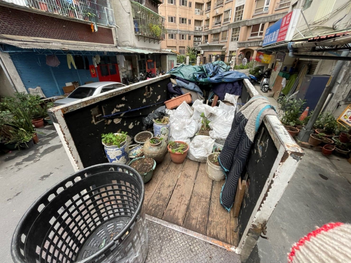 清垃圾、搬家公司推薦、新北搬家公司推薦、搬家首選【榮福搬家公司】南港搬家、桃園搬家公司推薦、台北搬家公司推薦、搬垃圾處理、家庭廢棄物清運、廢棄物處理、搬運廢棄物、家具垃圾處理、清運、大型家具丟棄、冰箱搬運、基隆搬家、大型垃圾清運、床墊搬運、搬衣櫃、搬大型家具、公司行號搬遷、家庭搬家、廢棄家具處理清運、搬工計時、人工搬運、家庭垃圾清運、搬運、垃圾清運價格,針對顧客都秉持以用心實在專業搬家技巧,搬家實在用心值得您的信賴與選擇。歡迎來電咨詢02-2651-2727,榮福搬家有專員立即為您服務。 清垃圾、搬家公司推薦、新北搬家公司推薦、搬家首選【榮福搬家公司】南港搬家、桃園搬家公司推薦、台北搬家公司推薦、搬垃圾處理、家庭廢棄物清運、廢棄物處理、搬運廢棄物、家具垃圾處理、清運、大型家具丟棄、冰箱搬運、基隆搬家、大型垃圾清運、床墊搬運、搬衣櫃、搬大型家具、公司行號搬遷、家庭搬家、廢棄家具處理清運、搬工計時、人工搬運、家庭垃圾清運、搬運、垃圾清運價格,針對顧客都秉持以用心實在專業搬家技巧,搬家實在用心值得您的信賴與選擇。歡迎來電咨詢02-2651-2727,榮福搬家有專員立即為您服務。