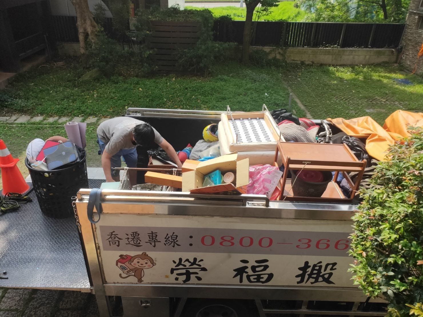 新北市垃圾清運、台北市垃圾清運、不要的家具怎麼辦、搬家公司推薦、新北搬家公司推薦【榮福搬家公司】南港搬家、桃園搬家公司推薦、桃園大型垃圾、台北搬家公司推薦、搬垃圾處理、家庭廢棄物清運、廢棄物處理、搬運廢棄物、家具垃圾處理、清運、搬家具、冰箱搬運、基隆搬家、大型家電回收清運、床墊搬運、搬衣櫃、大型家具丟棄、大型家具清運、搬公司行號、家庭垃圾清運公司、清垃圾、廢棄家具處理、廢棄家具清運、垃圾清運費用、搬家車,針對顧客都秉持以用心實在專業搬家技巧,搬家實在用心值得您的信賴與選擇。歡迎來電咨詢02-2651-2727,榮福搬家有專員立即為您服務。 新北市垃圾清運、台北市垃圾清運、不要的家具怎麼辦、搬家公司推薦、新北搬家公司推薦【榮福搬家公司】南港搬家、桃園搬家公司推薦、桃園大型垃圾、台北搬家公司推薦、搬垃圾處理、家庭廢棄物清運、廢棄物處理、搬運廢棄物、家具垃圾處理、清運、搬家具、冰箱搬運、基隆搬家、大型家電回收清運、床墊搬運、搬衣櫃、大型家具丟棄、大型家具清運、搬公司行號、家庭垃圾清運公司、清垃圾、廢棄家具處理、廢棄家具清運、垃圾清運費用、搬家車,針對顧客都秉持以用心實在專業搬家技巧,搬家實在用心值得您的信賴與選擇。歡迎來電咨詢02-2651-2727,榮福搬家有專員立即為您服務。