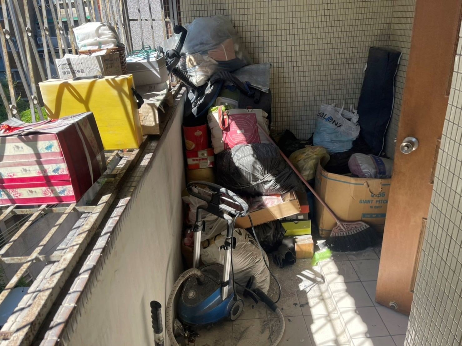 新北市垃圾清運、台北垃圾清運、不要的家具怎麼辦、搬家公司推薦、新北搬家推薦【榮福搬家公司】南港搬家、桃園搬家公司推薦、桃園大型垃圾、台北搬家公司推薦、租屋族、套房、雅房、房東、房東最愛、搬垃圾處理、家庭廢棄物清運、廢棄物處理、搬運廢棄物、家具垃圾處理、清運、搬家具、冰箱搬運、基隆搬家、大型家電回收清運、床墊搬運、搬衣櫃、大型家具丟棄、搬公司行號、家庭垃圾清運公司、清垃圾、廢棄家具處理、廢棄家具清運、搬家車,針對顧客都秉持以用心實在專業搬家技巧,搬家實在用心值得您的信賴與選擇。歡迎來電咨詢02-2651-2727,榮福搬家有專員立即為您服務。 新北市垃圾清運、台北垃圾清運、不要的家具怎麼辦、搬家公司推薦、新北搬家推薦【榮福搬家公司】南港搬家、桃園搬家公司推薦、桃園大型垃圾、台北搬家公司推薦、租屋族、套房、雅房、房東、房東最愛、搬垃圾處理、家庭廢棄物清運、廢棄物處理、搬運廢棄物、家具垃圾處理、清運、搬家具、冰箱搬運、基隆搬家、大型家電回收清運、床墊搬運、搬衣櫃、大型家具丟棄、搬公司行號、家庭垃圾清運公司、清垃圾、廢棄家具處理、廢棄家具清運、搬家車,針對顧客都秉持以用心實在專業搬家技巧,搬家實在用心值得您的信賴與選擇。歡迎來電咨詢02-2651-2727,榮福搬家有專員立即為您服務。