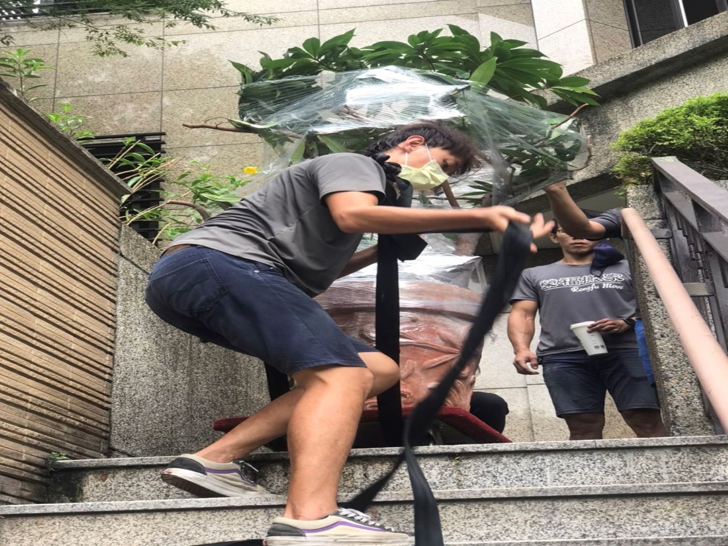 台北搬家吊掛搬運∣南港搬家吊掛搬運∣新北搬家吊掛搬運∣雙北搬家吊掛搬運∣汐止搬家吊掛搬運∣五股搬家吊掛搬運∣中永和搬家吊掛搬運∣板橋搬家吊掛搬運∣桃園搬家吊掛搬運推薦【榮福搬家】屬專業搬家細膩運唯一首選,累積20年各式各樣特殊重物的搬運經驗,專業敏捷快速完成您的各項搬運任務。榮福搬家具備精緻包裝搬運「細膩包裝、專業搬運、用心服務、以客為尊」是榮福搬家公司的宗旨與精神。歡迎立即來電02-2651-2727專人服務。 台北搬家吊掛搬運∣南港搬家吊掛搬運∣新北搬家吊掛搬運∣雙北搬家吊掛搬運∣汐止搬家吊掛搬運∣五股搬家吊掛搬運∣中永和搬家吊掛搬運∣板橋搬家吊掛搬運∣桃園搬家吊掛搬運推薦【榮福搬家】屬專業搬家細膩運唯一首選,累積20年各式各樣特殊重物的搬運經驗,專業敏捷快速完成您的各項搬運任務。榮福搬家具備精緻包裝搬運「細膩包裝、專業搬運、用心服務、以客為尊」是榮福搬家公司的宗旨與精神。歡迎立即來電02-2651-2727專人服務。