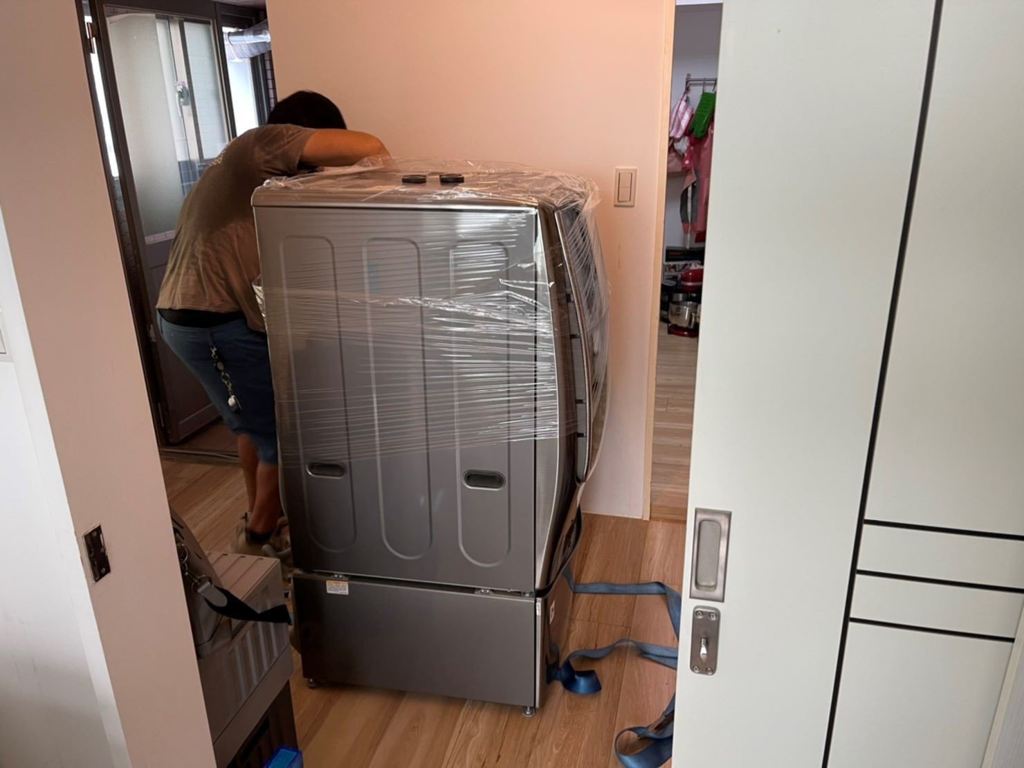 只需搬一件家具?搬運單一家具【榮福搬家公司】洗脫烘三合一洗衣機,LG雙能洗,洗碗機、烘碗機、沙發、冰箱、家庭搬家、跨縣市搬家、搬工計時、搬家具、搬家首選、特殊重物搬運、專搬重物、搬重物技巧、新北搬家公司推薦、搬家車、搬家公司、基隆搬家、南港搬家、桃園搬家公司推薦、台北搬家公司推薦:大台北搬家,精緻包裝搬運「細膩包裝、專業搬運、用心服務、以客為尊」是榮福搬家公司的宗旨與精神。歡迎立即來電02-2651-2727專人服務。 只需搬一件家具?搬運單一家具【榮福搬家公司】洗脫烘三合一洗衣機,LG雙能洗,洗碗機、烘碗機、沙發、冰箱、家庭搬家、跨縣市搬家、搬工計時、搬家具、搬家首選、特殊重物搬運、專搬重物、搬重物技巧、新北搬家公司推薦、搬家車、搬家公司、基隆搬家、南港搬家、桃園搬家公司推薦、台北搬家公司推薦:大台北搬家,精緻包裝搬運「細膩包裝、專業搬運、用心服務、以客為尊」是榮福搬家公司的宗旨與精神。歡迎立即來電02-2651-2727專人服務。