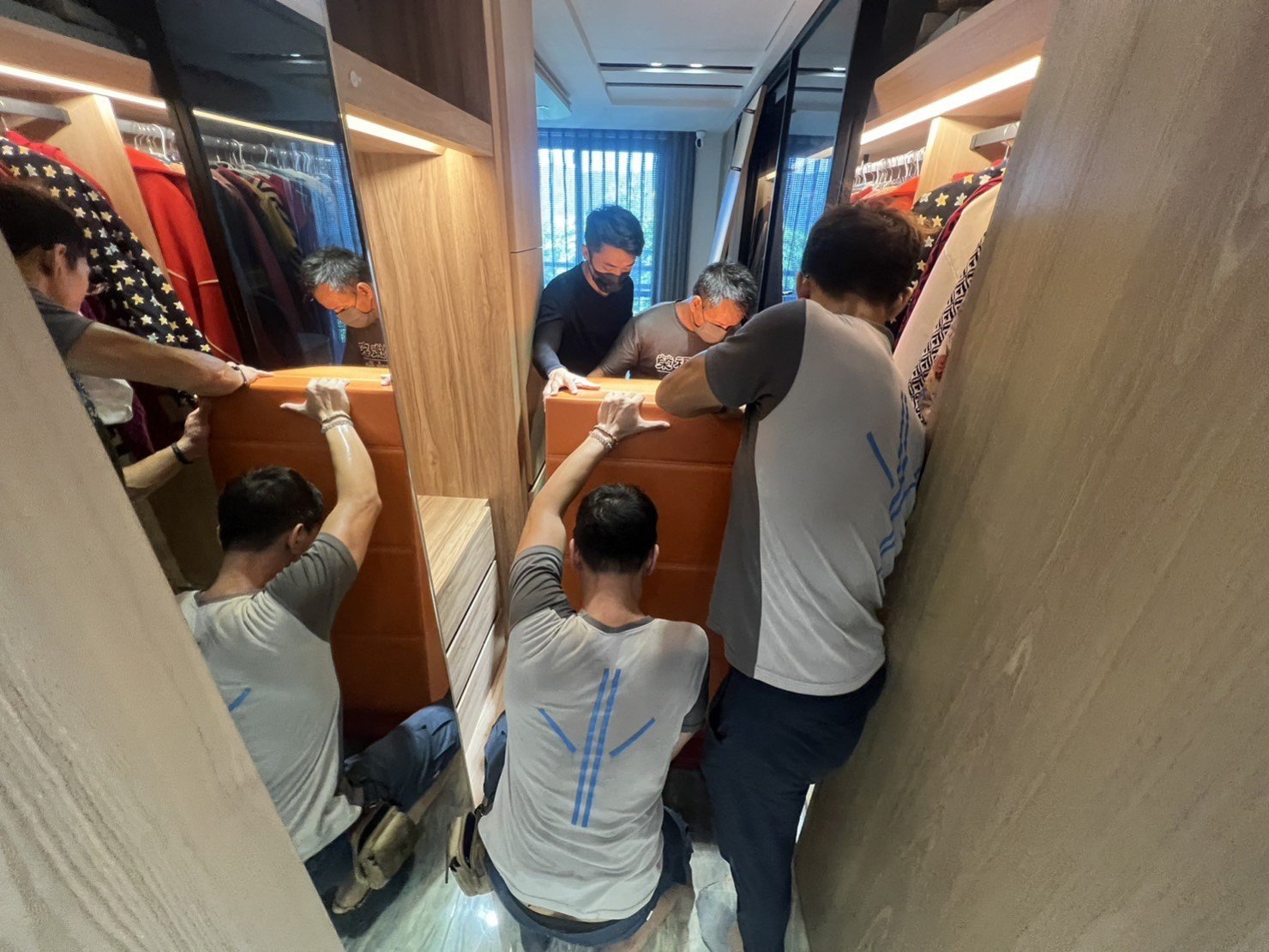 專搬公司行號保險箱、金庫,私人保險箱、金庫,搬家公司推薦、台北辦公室搬遷推薦【榮福搬家公司】台北公司行號金庫、保險箱搬遷、 南港公司行號金庫、保險箱搬遷、桃園公司行號金庫、保險箱搬遷、新北公司行號金庫、保險箱搬遷、基隆公司行號金庫、保險箱搬遷、特殊重物保險箱、金庫搬運、保險箱、金庫搬運、公司行號搬遷、台北公司行號金庫、保險箱清運、桃園公司行號金庫、保險箱清運、新北公司行號金庫、保險箱清運、政府機關搬遷、學校單位搬遷、精緻包裝、搬家紙箱、搬鐵櫃、搬保密文件、保密文件銷毀,針對顧客都秉持以用心實在專業搬家技巧,搬家實在用心值得您的信賴與選擇。歡迎來電咨詢02-2651-2727,榮福搬家有專員立即為您服務。 專搬公司行號保險箱、金庫,私人保險箱、金庫,搬家公司推薦、台北辦公室搬遷推薦【榮福搬家公司】台北公司行號金庫、保險箱搬遷、 南港公司行號金庫、保險箱搬遷、桃園公司行號金庫、保險箱搬遷、新北公司行號金庫、保險箱搬遷、基隆公司行號金庫、保險箱搬遷、特殊重物保險箱、金庫搬運、保險箱、金庫搬運、公司行號搬遷、台北公司行號金庫、保險箱清運、桃園公司行號金庫、保險箱清運、新北公司行號金庫、保險箱清運、政府機關搬遷、學校單位搬遷、精緻包裝、搬家紙箱、搬鐵櫃、搬保密文件、保密文件銷毀,針對顧客都秉持以用心實在專業搬家技巧,搬家實在用心值得您的信賴與選擇。歡迎來電咨詢02-2651-2727,榮福搬家有專員立即為您服務。