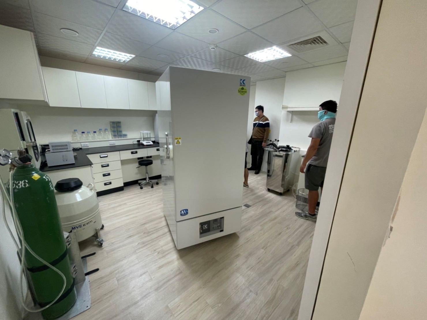 特殊重物搬運、專搬重物、特殊搬運、搬生醫設備【榮福搬家公司】跨縣市搬家、搬工計時、人工搬運、搬直立式冷凍櫃、搬超低溫冰箱、負86度超低溫冰箱搬運、營業用冰箱搬運、搬機械設備、各式機台搬運、精密儀器、臥室工作檯冰箱、實驗室設備、廚房大型設備搬運、搬營業用製冰機、廠房遷移、店面搬遷,實驗室搬遷、搬家首選、吊車吊掛搬運、吊家具搬運、台北搬家公司推薦:大台北搬家,精緻包裝搬運「細膩包裝、專業搬運、用心服務、以客為尊」是榮福搬家公司的宗旨與精神。歡迎立即來電02-2651-2727專人服務。 特殊重物搬運、專搬重物、特殊搬運、搬生醫設備【榮福搬家公司】跨縣市搬家、搬工計時、人工搬運、搬直立式冷凍櫃、搬超低溫冰箱、負86度超低溫冰箱搬運、營業用冰箱搬運、搬機械設備、各式機台搬運、精密儀器、臥室工作檯冰箱、實驗室設備、廚房大型設備搬運、搬營業用製冰機、廠房遷移、店面搬遷,實驗室搬遷、搬家首選、吊車吊掛搬運、吊家具搬運、台北搬家公司推薦:大台北搬家,精緻包裝搬運「細膩包裝、專業搬運、用心服務、以客為尊」是榮福搬家公司的宗旨與精神。歡迎立即來電02-2651-2727專人服務。