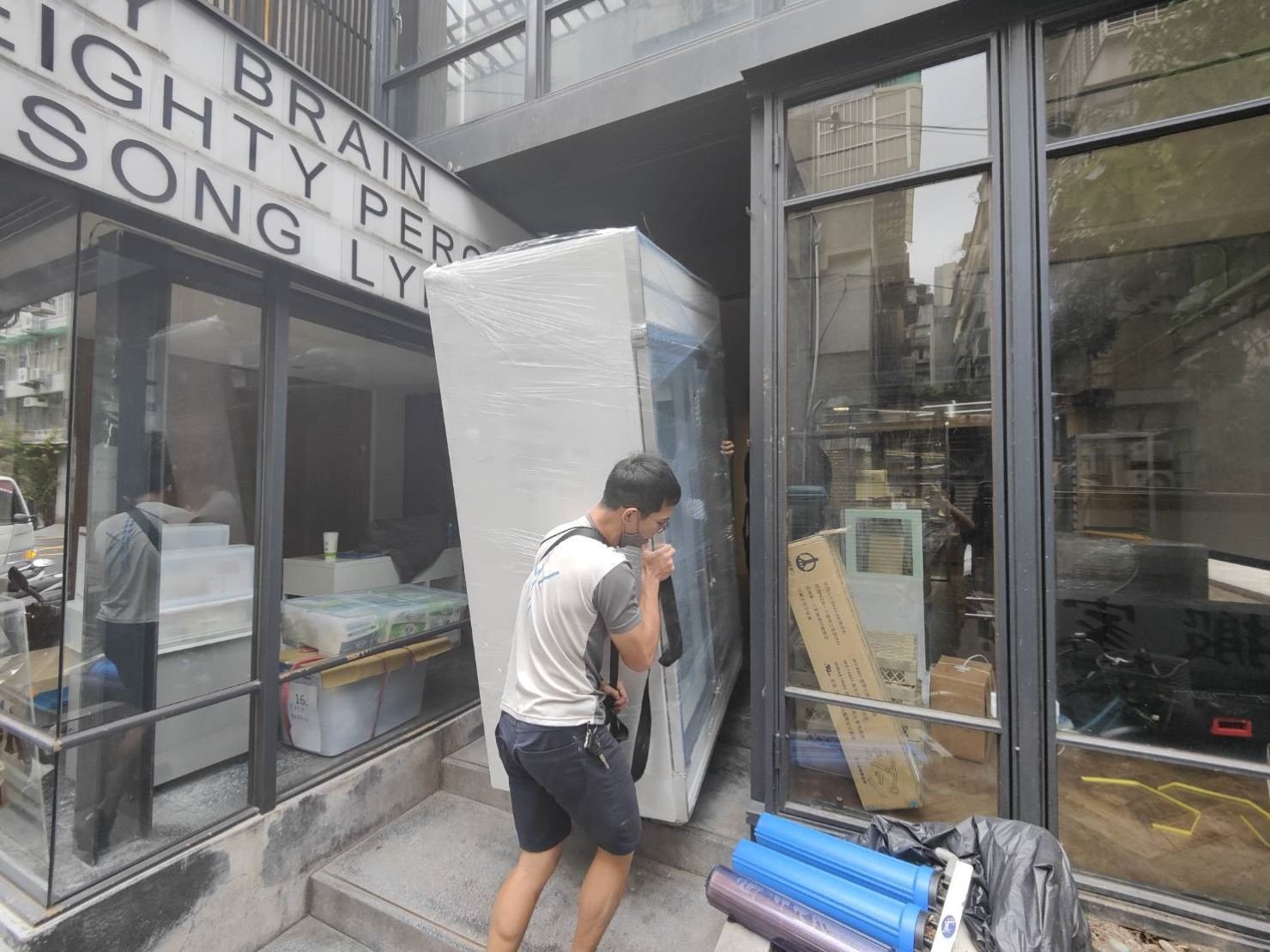 【榮福搬家】烘焙店面搬遷、甜點店面搬遷、麵包店搬遷、店面搬遷暫放倉儲、餐飲設備暫放倉儲、訂製餐桌椅精緻包裝、營業用攪拌機搬運、營業用冰箱精緻包裝、營業用烤箱搬遷、麵包切割機、營業用冰箱搬遷、工作檯包裝,工作桌,台北搬家公司推薦:大台北搬家,精緻包裝搬運「細膩包裝、專業搬運、用心服務、以客為尊」是榮福搬家公司的宗旨與精神。歡迎立即來電02-2651-2727專人服務。 【榮福搬家】烘焙店面搬遷、甜點店面搬遷、麵包店搬遷、店面搬遷暫放倉儲、餐飲設備暫放倉儲、訂製餐桌椅精緻包裝、營業用攪拌機搬運、營業用冰箱精緻包裝、營業用烤箱搬遷、麵包切割機、營業用冰箱搬遷、工作檯包裝,工作桌,台北搬家公司推薦:大台北搬家,精緻包裝搬運「細膩包裝、專業搬運、用心服務、以客為尊」是榮福搬家公司的宗旨與精神。歡迎立即來電02-2651-2727專人服務。