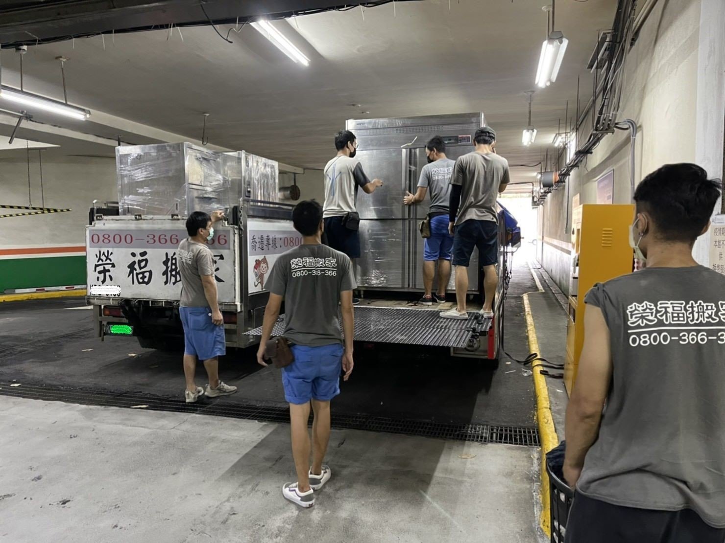 店面搬遷、搬家公司推薦、台北搬家推薦【榮福搬家公司】搬生財器具、搬冷凍櫃、搬冷藏冰箱、大型爐台搬運、搬窯烤爐、搬營業用蒸烤箱、南港搬家、桃園搬家公司推薦、新北搬家公司推薦、百貨公司進撤櫃、專櫃進撤櫃、企業搬運服務、搬公司行號、廠房遷移、搬精密儀器、公司行號搬遷、政府機關搬遷、百貨專櫃遷移、學校單位搬遷、大型設備搬遷、搬大型廚房設備、中央廚房搬遷、搬營業用冰箱、搬營業用製冰機、三層營業用烤箱搬運、搬工作檯冰箱、搬工計時、搬工服務、人力搬運,針對顧客都秉持以用心實在專業搬家技巧,搬家實在用心值得您的信賴與選擇。歡迎來電咨詢02-2651-2727,榮福搬家有專員立即為您服務。 店面搬遷、搬家公司推薦、台北搬家推薦【榮福搬家公司】搬生財器具、搬冷凍櫃、搬冷藏冰箱、大型爐台搬運、搬窯烤爐、搬營業用蒸烤箱、南港搬家、桃園搬家公司推薦、新北搬家公司推薦、百貨公司進撤櫃、專櫃進撤櫃、企業搬運服務、搬公司行號、廠房遷移、搬精密儀器、公司行號搬遷、政府機關搬遷、百貨專櫃遷移、學校單位搬遷、大型設備搬遷、搬大型廚房設備、中央廚房搬遷、搬營業用冰箱、搬營業用製冰機、三層營業用烤箱搬運、搬工作檯冰箱、搬工計時、搬工服務、人力搬運,針對顧客都秉持以用心實在專業搬家技巧,搬家實在用心值得您的信賴與選擇。歡迎來電咨詢02-2651-2727,榮福搬家有專員立即為您服務。