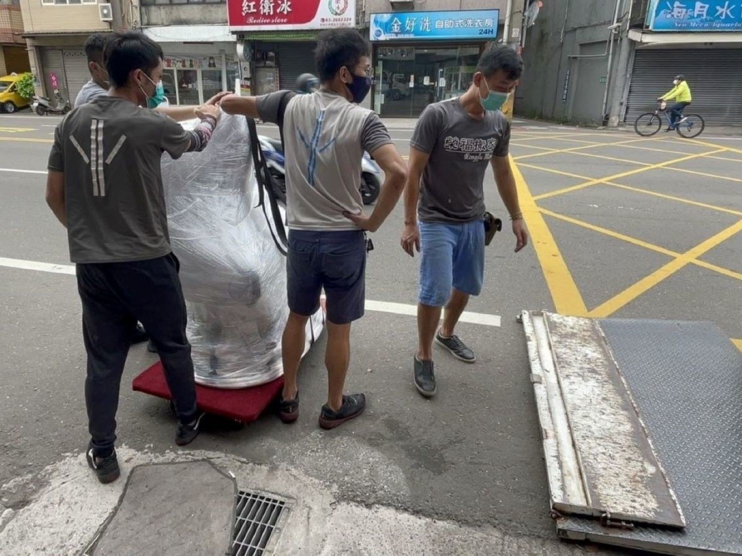 搬家首選【榮福搬家公司】四面佛像搬家|四面佛精緻包裝|泰國財神搬家|泰國財神精緻包裝|泰國四面佛搬運|石雕佛像精緻包裝|玉雕神像精緻包裝|木雕神像精緻包裝|特殊重物神像搬運|廟宇喬遷搬運|神社喬遷搬運|神尊搬運|喬遷搬家首選|特殊重物神像搬運|特殊重物佛像搬運、用心防護、精緻包裝、搬重物技巧、新北搬家公司推薦、搬家車、搬家公司、基隆搬家、南港搬家、桃園搬家公司推薦、台北搬家公司推薦:大台北搬家,精緻包裝搬運「細膩包裝、專業搬運、用心服務、以客為尊」是榮福搬家公司的宗旨與精神。歡迎立即來電02-2651-2727專人服務。 搬家首選【榮福搬家公司】四面佛像搬家|四面佛精緻包裝|泰國財神搬家|泰國財神精緻包裝|泰國四面佛搬運|石雕佛像精緻包裝|玉雕神像精緻包裝|木雕神像精緻包裝|特殊重物神像搬運|廟宇喬遷搬運|神社喬遷搬運|神尊搬運|喬遷搬家首選|特殊重物神像搬運|特殊重物佛像搬運、用心防護、精緻包裝、搬重物技巧、新北搬家公司推薦、搬家車、搬家公司、基隆搬家、南港搬家、桃園搬家公司推薦、台北搬家公司推薦:大台北搬家,精緻包裝搬運「細膩包裝、專業搬運、用心服務、以客為尊」是榮福搬家公司的宗旨與精神。歡迎立即來電02-2651-2727專人服務。