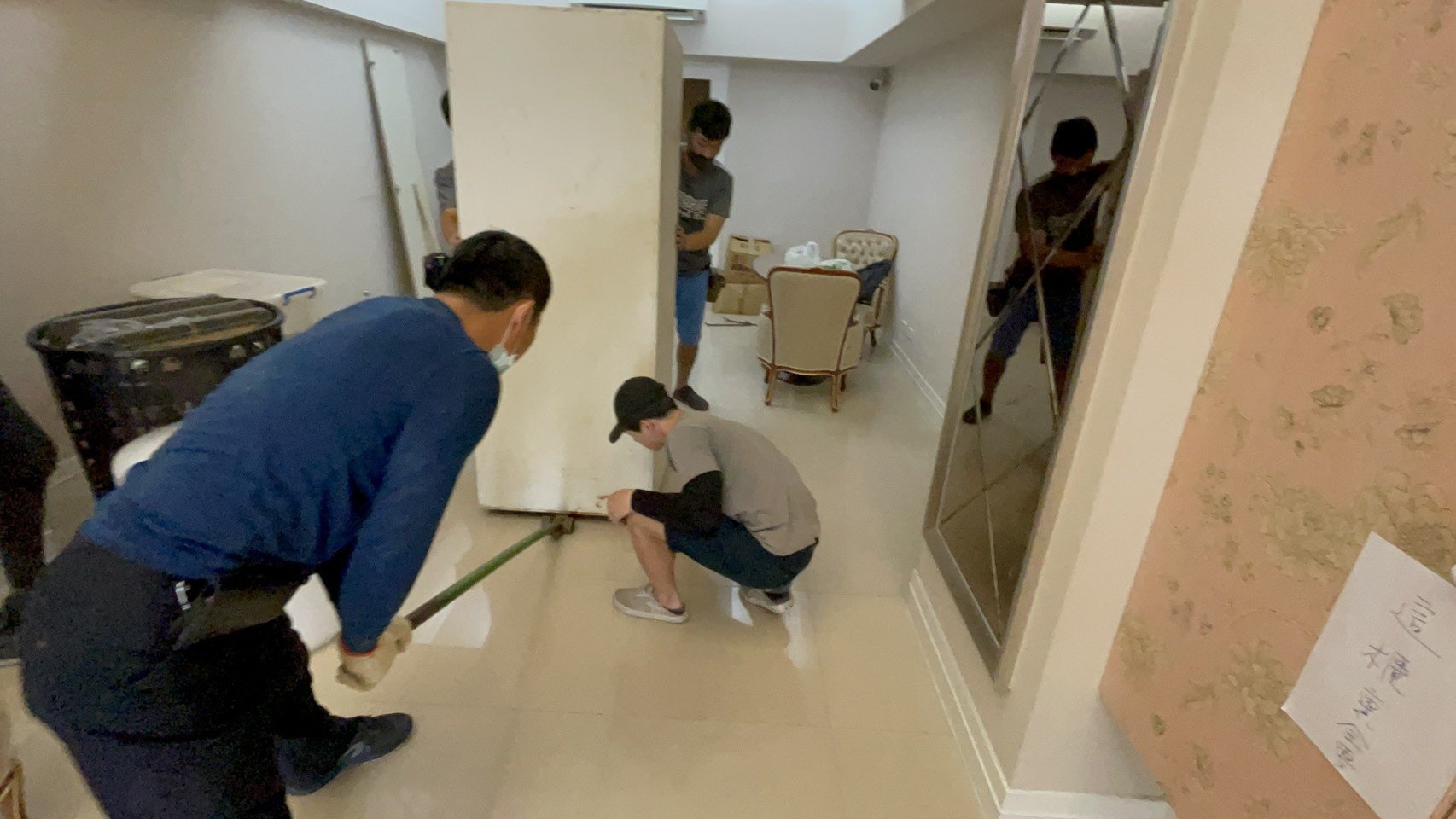 金庫搬運、打壁虎吊掛搬運、搬重物【榮福搬家公司】石墩搬運、搬石椅、搬石頭桌、搬洗衣機、搬披薩窯、精搬金庫、搬保險櫃、精搬魚缸、精搬鋼琴、跨縣市搬家、搬工計時、人力搬運、搬運、搬重物技巧、重物搬運器、搬重物工具、冰箱搬運、搬家具、搬家首選、吊掛搬運、吊家具搬運、吊金庫搬運、特殊重物搬運、單件重物搬運、搬醫療床、專搬重物、企業搬運服務、公司行號搬遷、搬遷、新北搬家公司推薦、搬家公司、基隆搬家、南港搬家、桃園搬家公司推薦、台北搬家公司推薦:大台北搬家,精緻包裝搬運「細膩包裝、專業搬運、用心服務、以客為尊」是榮福搬家公司的宗旨與精神。歡迎立即來電02-2651-2727專人服務。 金庫搬運、打壁虎吊掛搬運、搬重物【榮福搬家公司】石墩搬運、搬石椅、搬石頭桌、搬洗衣機、搬披薩窯、精搬金庫、搬保險櫃、精搬魚缸、精搬鋼琴、跨縣市搬家、搬工計時、人力搬運、搬運、搬重物技巧、重物搬運器、搬重物工具、冰箱搬運、搬家具、搬家首選、吊掛搬運、吊家具搬運、吊金庫搬運、特殊重物搬運、單件重物搬運、搬醫療床、專搬重物、企業搬運服務、公司行號搬遷、搬遷、新北搬家公司推薦、搬家公司、基隆搬家、南港搬家、桃園搬家公司推薦、台北搬家公司推薦:大台北搬家,精緻包裝搬運「細膩包裝、專業搬運、用心服務、以客為尊」是榮福搬家公司的宗旨與精神。歡迎立即來電02-2651-2727專人服務。