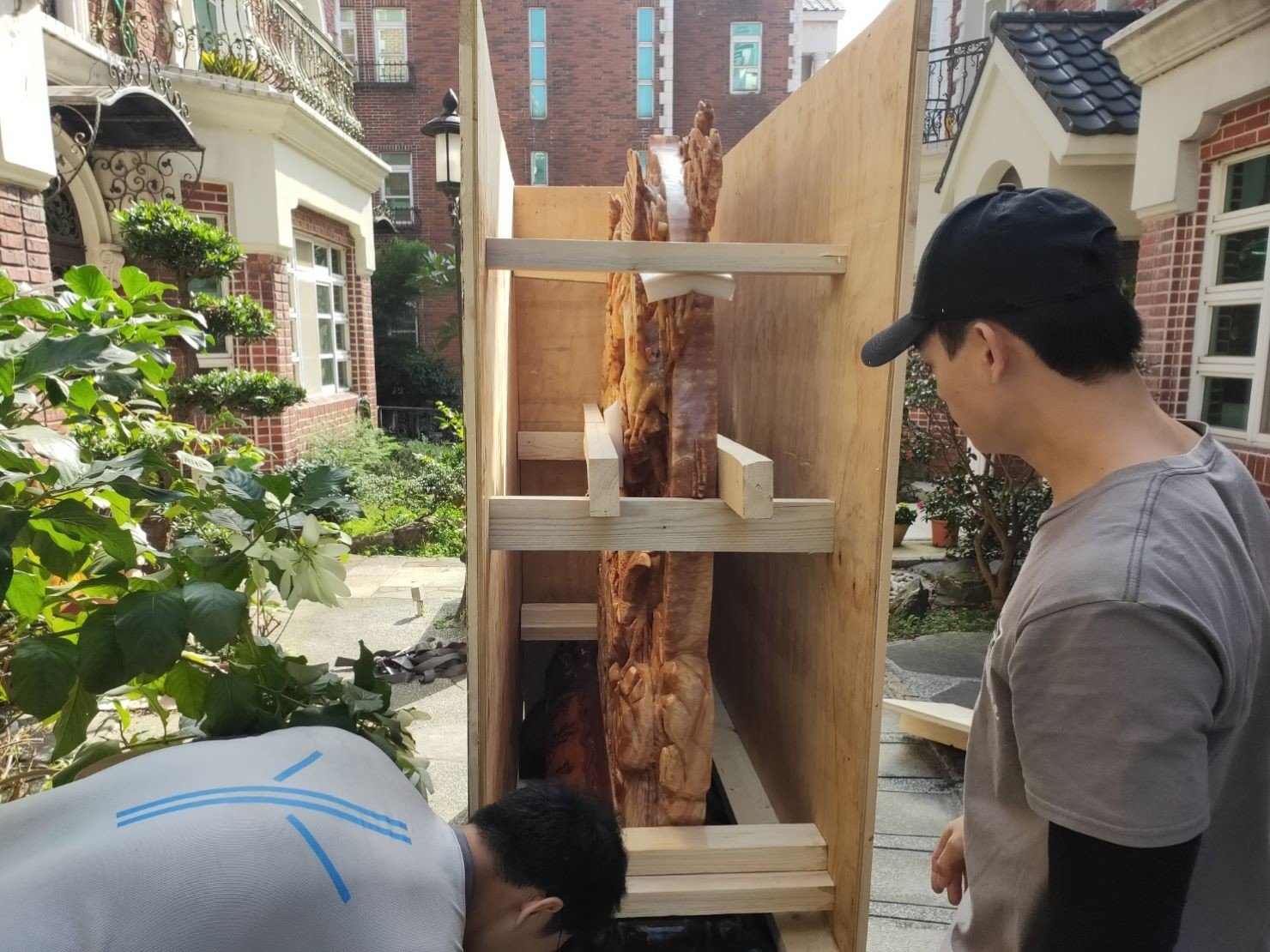 重物搬運、搬佛像【榮福搬家公司】搬披薩窯、精搬金庫、搬保險櫃、精搬魚缸、跨縣搬家、搬工派遣、搬玉石、搬神明桌、搬家具、搬家首選、吊掛搬運、吊家具搬運、搬重物技巧、台北搬家公司推薦:大台北搬家、基隆搬家、桃園搬家推薦、新北搬家公司推薦,精緻包裝搬運「細膩包裝、專業搬運、用心服務、以客為尊」是榮福搬家公司的宗旨與精神。歡迎立即來電02-2651-2727專人服務。 重物搬運、搬佛像【榮福搬家公司】搬披薩窯、精搬金庫、搬保險櫃、精搬魚缸、跨縣搬家、搬工派遣、搬玉石、搬神明桌、搬家具、搬家首選、吊掛搬運、吊家具搬運、搬重物技巧、台北搬家公司推薦:大台北搬家、基隆搬家、桃園搬家推薦、新北搬家公司推薦,精緻包裝搬運「細膩包裝、專業搬運、用心服務、以客為尊」是榮福搬家公司的宗旨與精神。歡迎立即來電02-2651-2727專人服務。