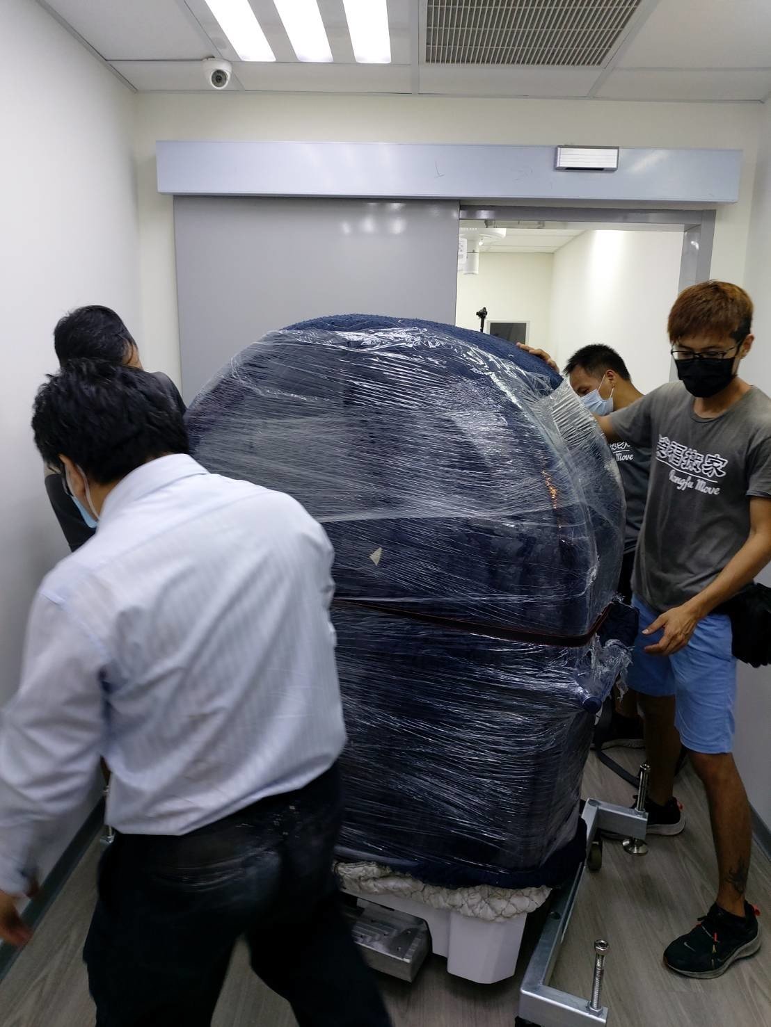 特殊搬運、搬重物【榮福搬家】醫療器材、醫療設備搬運、斷層掃苗儀器搬運、搬單一物件、南港搬家、桃園搬家公司推薦、新北搬家公司推薦、可配合醫院搬運、生技科學儀器搬運、海關箱待拆、醫療儀器專業搬運、廠房遷移、公司行號搬、專搬重物、搬工服務、人力搬運,針對顧客都秉持以用心實在專業搬家技巧,搬家實在用心值得您的信賴與選擇。歡迎來電咨詢02-2651-2727,榮福搬家有專員立即為您服務。 特殊搬運、搬重物【榮福搬家】醫療器材、醫療設備搬運、斷層掃苗儀器搬運、搬單一物件、南港搬家、桃園搬家公司推薦、新北搬家公司推薦、可配合醫院搬運、生技科學儀器搬運、海關箱待拆、醫療儀器專業搬運、廠房遷移、公司行號搬、專搬重物、搬工服務、人力搬運,針對顧客都秉持以用心實在專業搬家技巧,搬家實在用心值得您的信賴與選擇。歡迎來電咨詢02-2651-2727,榮福搬家有專員立即為您服務。
