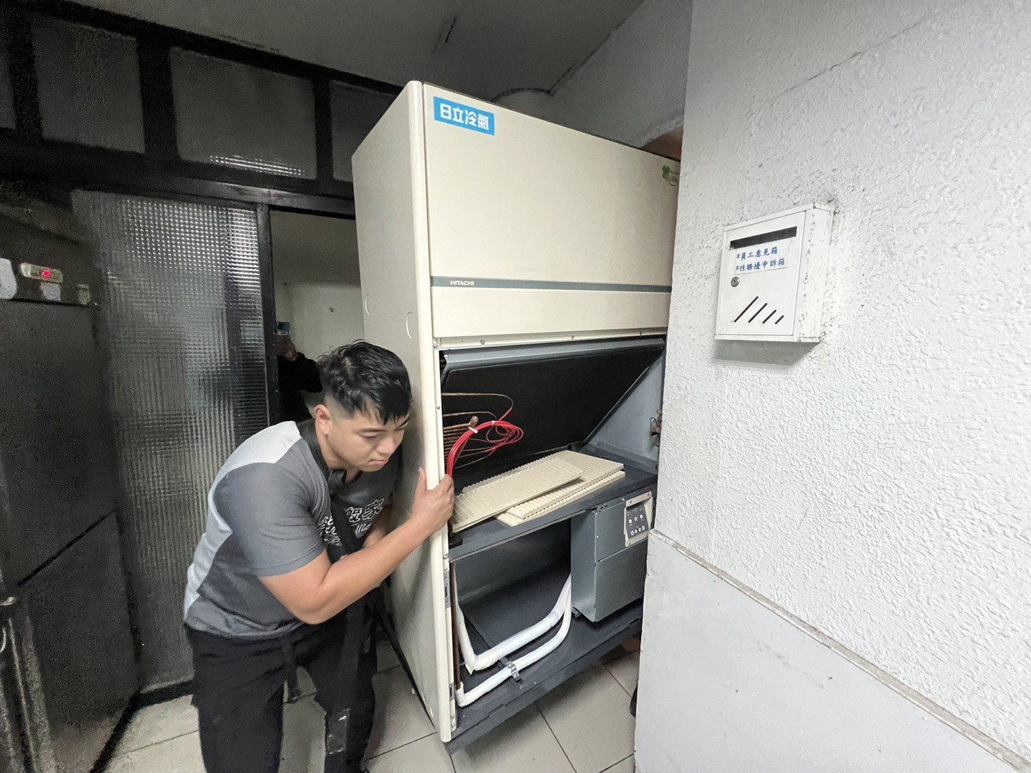 單一件特殊重物,儀器設備搬遷、網路機櫃搬遷、系統機櫃搬遷、光纖機櫃搬遷、不斷電系統搬遷、機房搬遷、搬UPS設備、伺服器設備搬運、搬電池櫃、搬旁路開關、搬重物【榮福搬家公司】、特殊重物搬運、單件重物搬運、專搬重物、企業搬運服務、公司行號搬遷、搬遷、新北搬家公司推薦、搬家公司、汐止機櫃搬運、南港機櫃搬運、中永和機櫃搬運、新店機櫃搬運、內湖機櫃搬運、台北機櫃搬運、林口機櫃搬運、桃園機櫃搬運、桃園搬家公司推薦、台北搬家公司推薦:大台北搬家,精緻包裝搬運「細膩包裝、專業搬運、用心服務、以客為尊」是榮福搬家公司的宗旨與精神。歡迎立即來電02-2651-2727專人服務。 單一件特殊重物,儀器設備搬遷、網路機櫃搬遷、系統機櫃搬遷、光纖機櫃搬遷、不斷電系統搬遷、機房搬遷、搬UPS設備、伺服器設備搬運、搬電池櫃、搬旁路開關、搬重物【榮福搬家公司】、特殊重物搬運、單件重物搬運、專搬重物、企業搬運服務、公司行號搬遷、搬遷、新北搬家公司推薦、搬家公司、汐止機櫃搬運、南港機櫃搬運、中永和機櫃搬運、新店機櫃搬運、內湖機櫃搬運、台北機櫃搬運、林口機櫃搬運、桃園機櫃搬運、桃園搬家公司推薦、台北搬家公司推薦:大台北搬家,精緻包裝搬運「細膩包裝、專業搬運、用心服務、以客為尊」是榮福搬家公司的宗旨與精神。歡迎立即來電02-2651-2727專人服務。