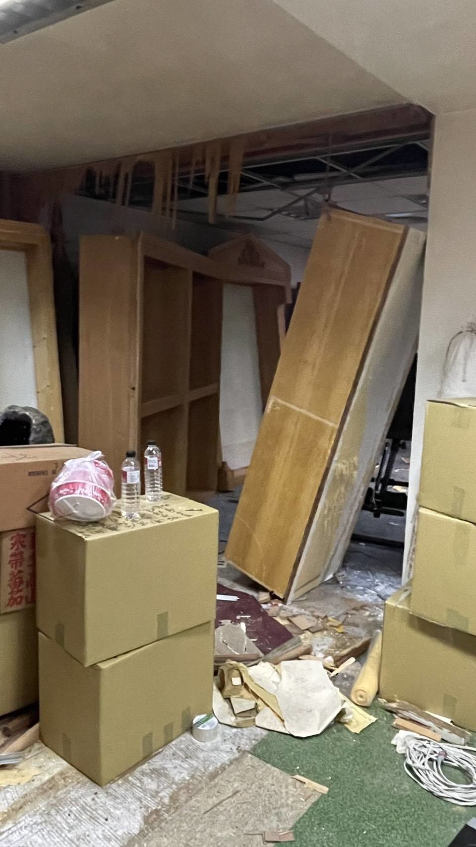 搬工計時、人工搬運、搬水晶洞【榮福搬家公司】特殊重物搬運、專搬重物、人力搬運、搬家首選、口碑第一、精搬金庫、搬保險櫃、精搬魚缸、跨縣市搬家、床墊搬運、搬床組、搬洗衣機、冰箱搬運、搬家具、搬展示木櫃、搬大理石桌、搬大型茶几、石墩搬運、搬置物櫃辦公桌、搬個人活動櫃、石頭搬運、搬神明桌、木製家具搬運、吊掛搬運、吊家具搬運、家庭搬家、辦公室遷移、公司行號搬遷、同棟不同樓層搬運、桃園搬家公司推薦、南港搬家、基隆搬家、新北搬家公司推薦、台北搬家公司推薦:大台北搬家,精緻包裝搬運「細膩包裝、專業搬運、用心服務、以客為尊」是榮福搬家公司的宗旨與精神。歡迎立即來電02-2651-2727專人服務。 搬工計時、人工搬運、搬水晶洞【榮福搬家公司】特殊重物搬運、專搬重物、人力搬運、搬家首選、口碑第一、精搬金庫、搬保險櫃、精搬魚缸、跨縣市搬家、床墊搬運、搬床組、搬洗衣機、冰箱搬運、搬家具、搬展示木櫃、搬大理石桌、搬大型茶几、石墩搬運、搬置物櫃辦公桌、搬個人活動櫃、石頭搬運、搬神明桌、木製家具搬運、吊掛搬運、吊家具搬運、家庭搬家、辦公室遷移、公司行號搬遷、同棟不同樓層搬運、桃園搬家公司推薦、南港搬家、基隆搬家、新北搬家公司推薦、台北搬家公司推薦:大台北搬家,精緻包裝搬運「細膩包裝、專業搬運、用心服務、以客為尊」是榮福搬家公司的宗旨與精神。歡迎立即來電02-2651-2727專人服務。