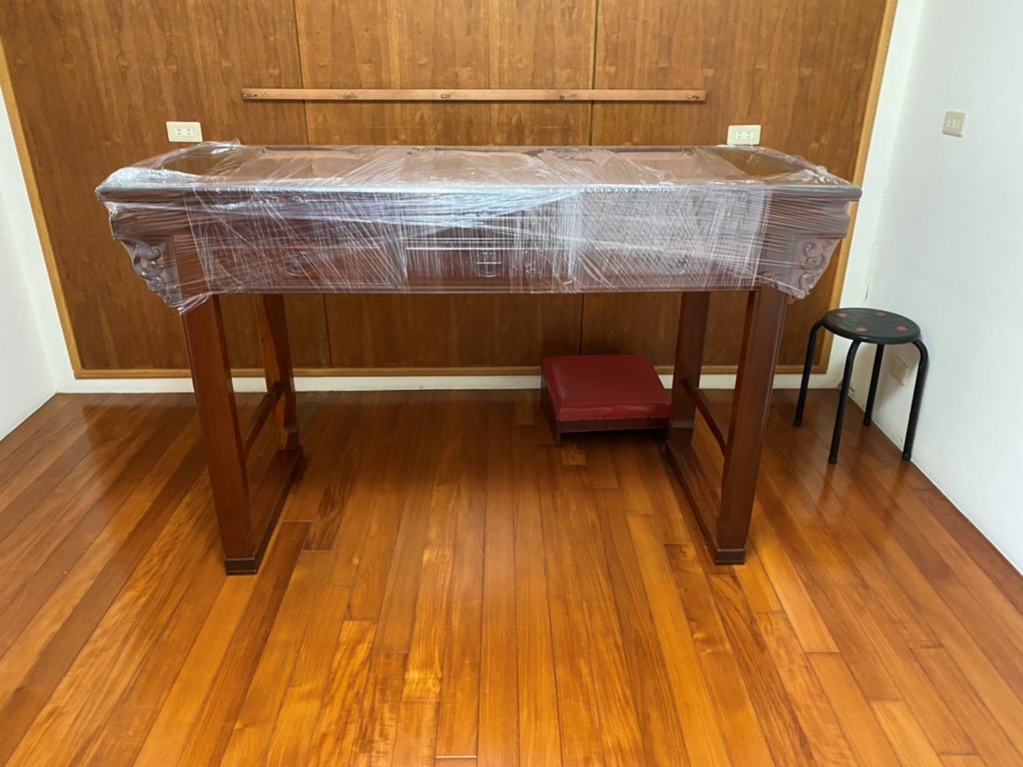 重物搬運、搬佛像【榮福搬家公司】搬披薩窯、精搬金庫、搬保險櫃、精搬魚缸、跨縣搬家、搬工派遣、搬玉石、搬神明桌、搬家具、搬家首選、吊掛搬運、吊家具搬運、搬重物技巧、台北搬家公司推薦:大台北搬家、基隆搬家、桃園搬家推薦、新北搬家公司推薦,精緻包裝搬運「細膩包裝、專業搬運、用心服務、以客為尊」是榮福搬家公司的宗旨與精神。歡迎立即來電02-2651-2727專人服務。 重物搬運、搬佛像【榮福搬家公司】搬披薩窯、精搬金庫、搬保險櫃、精搬魚缸、跨縣搬家、搬工派遣、搬玉石、搬神明桌、搬家具、搬家首選、吊掛搬運、吊家具搬運、搬重物技巧、台北搬家公司推薦:大台北搬家、基隆搬家、桃園搬家推薦、新北搬家公司推薦,精緻包裝搬運「細膩包裝、專業搬運、用心服務、以客為尊」是榮福搬家公司的宗旨與精神。歡迎立即來電02-2651-2727專人服務。