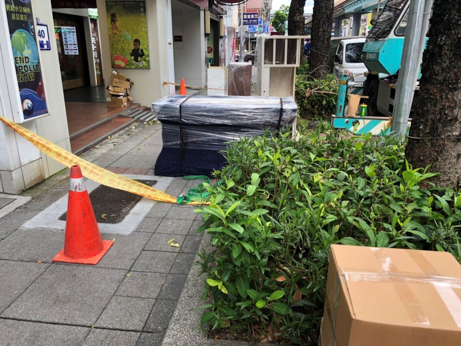 新北搬家公司【榮福搬家公司】台北搬家、搬佛具等值得您的推薦:佛像、佛塔、佛具、法器包裝與搬運也是以最高品質來做服務連同配合吊掛服務作業進行也是一流。 新北搬家公司【榮福搬家公司】台北搬家、搬佛具等值得您的推薦:佛像、佛塔、佛具、法器包裝與搬運也是以最高品質來做服務連同配合吊掛服務作業進行也是一流。