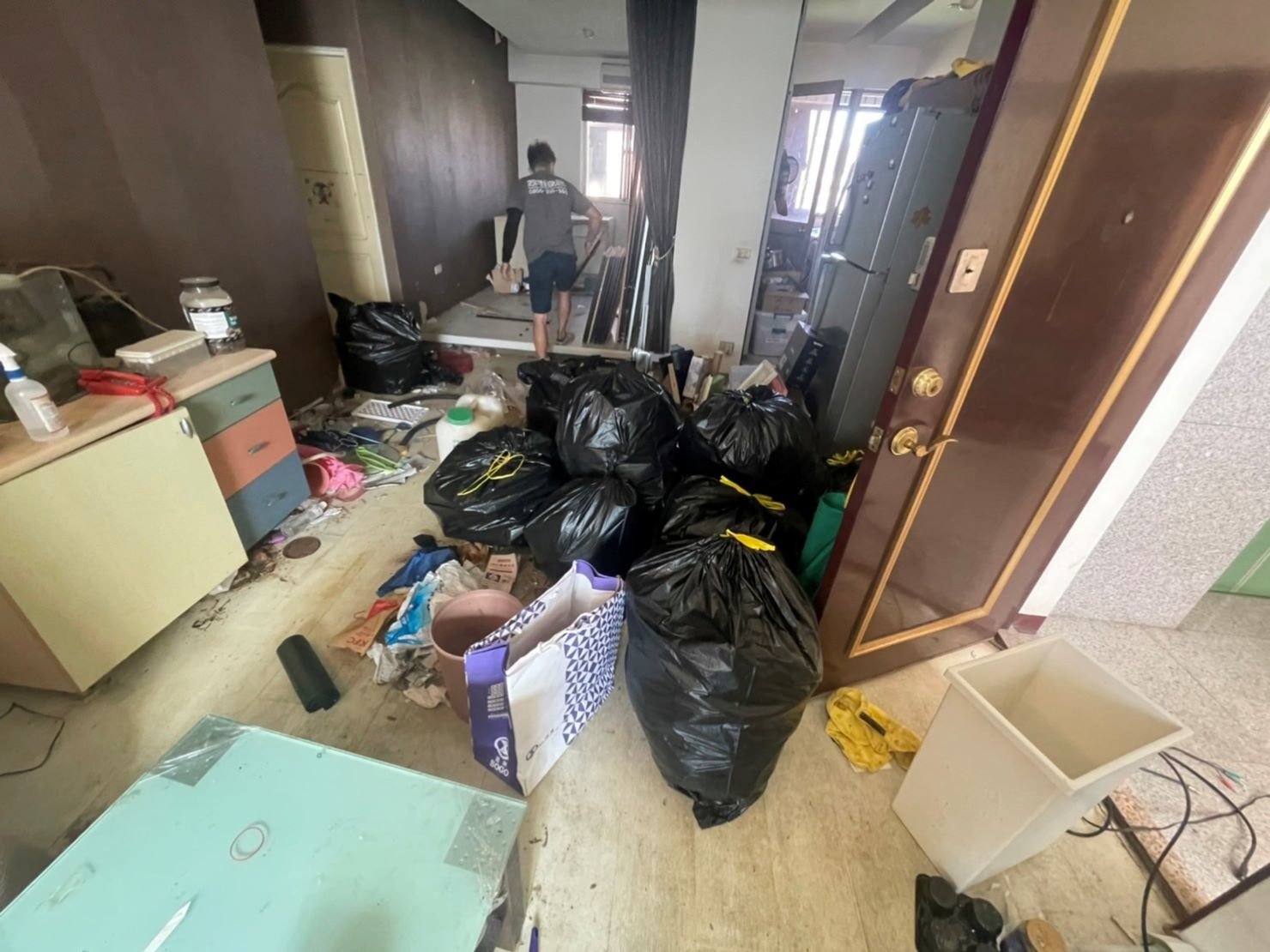 新北市垃圾清運、台北垃圾清運、不要的家具怎麼辦、搬家公司推薦、新北搬家推薦【榮福搬家公司】南港搬家、桃園搬家公司推薦、桃園大型垃圾、台北搬家公司推薦、租屋族、套房、雅房、房東、房東最愛、搬垃圾處理、家庭廢棄物清運、廢棄物處理、搬運廢棄物、家具垃圾處理、清運、搬家具、冰箱搬運、基隆搬家、大型家電回收清運、床墊搬運、搬衣櫃、大型家具丟棄、搬公司行號、家庭垃圾清運公司、清垃圾、廢棄家具處理、廢棄家具清運、搬家車,針對顧客都秉持以用心實在專業搬家技巧,搬家實在用心值得您的信賴與選擇。歡迎來電咨詢02-2651-2727,榮福搬家有專員立即為您服務。 新北市垃圾清運、台北垃圾清運、不要的家具怎麼辦、搬家公司推薦、新北搬家推薦【榮福搬家公司】南港搬家、桃園搬家公司推薦、桃園大型垃圾、台北搬家公司推薦、租屋族、套房、雅房、房東、房東最愛、搬垃圾處理、家庭廢棄物清運、廢棄物處理、搬運廢棄物、家具垃圾處理、清運、搬家具、冰箱搬運、基隆搬家、大型家電回收清運、床墊搬運、搬衣櫃、大型家具丟棄、搬公司行號、家庭垃圾清運公司、清垃圾、廢棄家具處理、廢棄家具清運、搬家車,針對顧客都秉持以用心實在專業搬家技巧,搬家實在用心值得您的信賴與選擇。歡迎來電咨詢02-2651-2727,榮福搬家有專員立即為您服務。