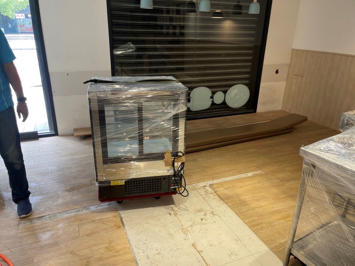 店面搬遷、搬家公司推薦、台北搬家推薦【榮福搬家公司】搬生財器具、搬冷凍櫃、搬冷藏冰箱、搬蛋糕櫃、搬冷藏工作臺、搬臥式冷凍櫃、搬工作檯、搬營業用蒸烤箱、南港搬家、桃園搬家公司推薦、新北搬家公司推薦、百貨公司進撤櫃、專櫃進撤櫃、企業搬運服務、搬公司行號、廠房遷移、公司行號搬遷、政府機關搬遷、百貨專櫃遷移、學校單位搬遷、大型設備搬遷、搬大型廚房設備、中央廚房搬遷、搬營業用冰箱、搬營業用製冰機、三層營業用烤箱搬運、搬工計時、搬工服務、人力搬運,針對顧客都秉持以用心實在專業搬家技巧,搬家實在用心值得您的信賴與選擇。歡迎來電咨詢02-2651-2727,榮福搬家有專員立即為您服務。 店面搬遷、搬家公司推薦、台北搬家推薦【榮福搬家公司】搬生財器具、搬冷凍櫃、搬冷藏冰箱、搬蛋糕櫃、搬冷藏工作臺、搬臥式冷凍櫃、搬工作檯、搬營業用蒸烤箱、南港搬家、桃園搬家公司推薦、新北搬家公司推薦、百貨公司進撤櫃、專櫃進撤櫃、企業搬運服務、搬公司行號、廠房遷移、公司行號搬遷、政府機關搬遷、百貨專櫃遷移、學校單位搬遷、大型設備搬遷、搬大型廚房設備、中央廚房搬遷、搬營業用冰箱、搬營業用製冰機、三層營業用烤箱搬運、搬工計時、搬工服務、人力搬運,針對顧客都秉持以用心實在專業搬家技巧,搬家實在用心值得您的信賴與選擇。歡迎來電咨詢02-2651-2727,榮福搬家有專員立即為您服務。