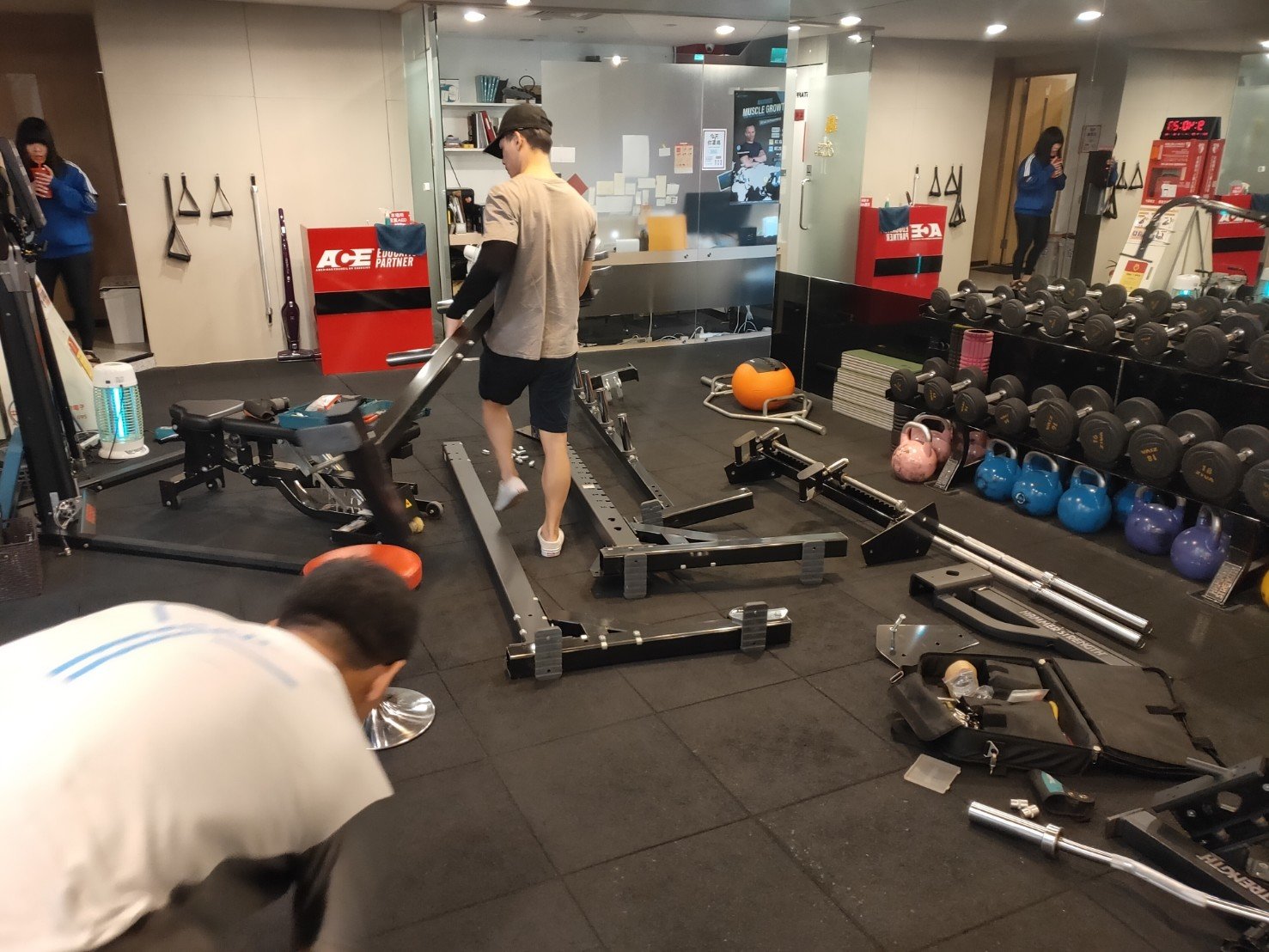 台北搬家、新北搬家、搬家公司推薦、新北搬家公司推薦【榮福搬家公司】運動器材搬運、基隆搬家、南港搬家、桃園搬家公司推薦、搬健身房運動設備、精密儀器搬運、精密儀器包裝、拆裝服務、搬工計時、人工搬運、單件家具搬運、單一物件搬運、藝術品包裝運輸、藝術品搬運、搬家首選、吊掛搬運、吊家具搬運、大型家具搬運、台北搬家公司推薦:大台北搬家,精緻搬運「細膩包裝、專業搬運、用心服務、以客為尊」是榮福搬家公司的宗旨與精神。歡迎立即來電02-2651-2727專人服務。 台北搬家、新北搬家、搬家公司推薦、新北搬家公司推薦【榮福搬家公司】運動器材搬運、基隆搬家、南港搬家、桃園搬家公司推薦、搬健身房運動設備、精密儀器搬運、精密儀器包裝、拆裝服務、搬工計時、人工搬運、單件家具搬運、單一物件搬運、藝術品包裝運輸、藝術品搬運、搬家首選、吊掛搬運、吊家具搬運、大型家具搬運、台北搬家公司推薦:大台北搬家,精緻搬運「細膩包裝、專業搬運、用心服務、以客為尊」是榮福搬家公司的宗旨與精神。歡迎立即來電02-2651-2727專人服務。
