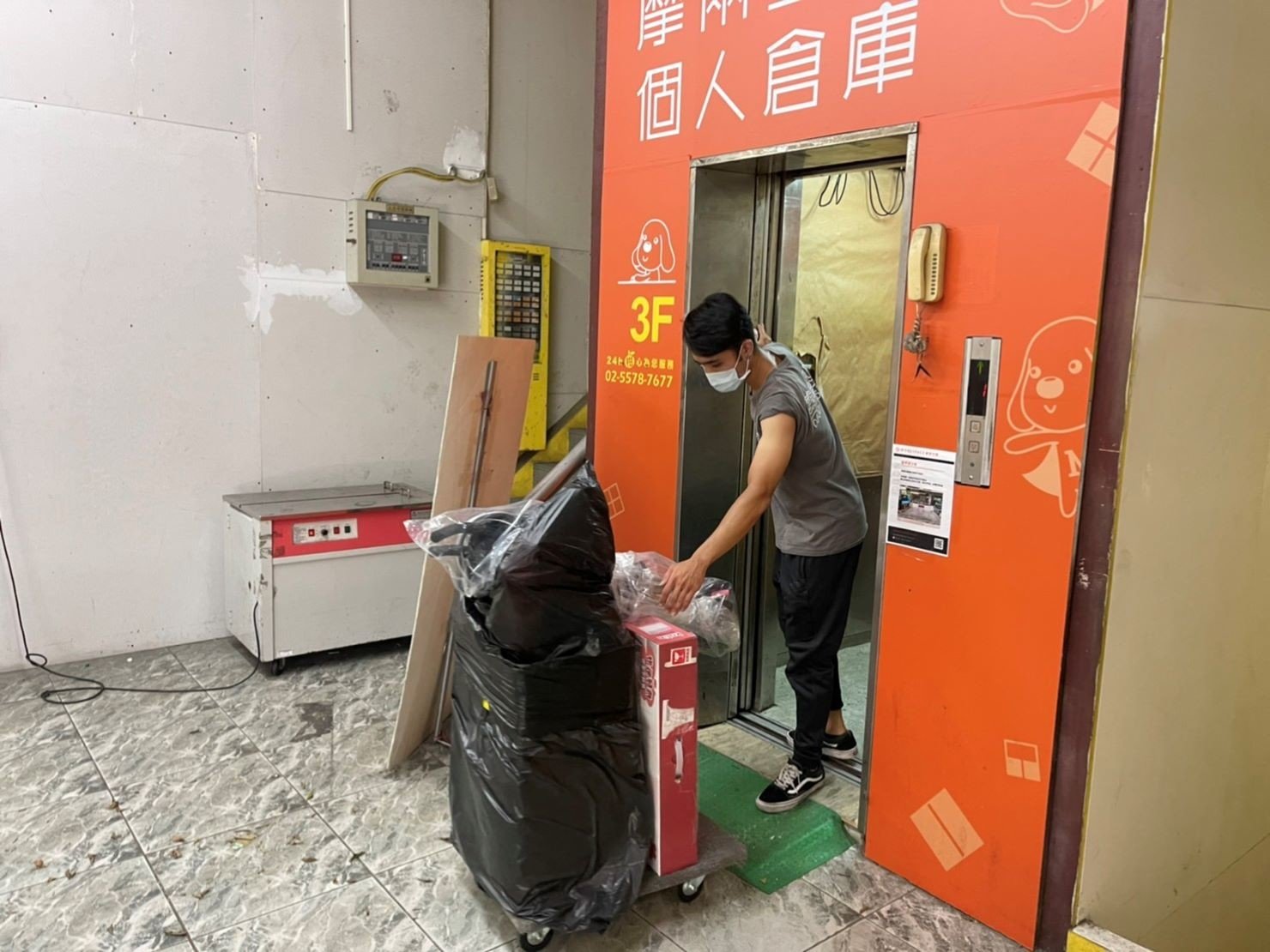 搬家公司推薦、新北搬家推薦【榮福搬家公司】南港搬家、桃園搬家公司推薦、台北搬家公司推薦、搬家具、冰箱搬運、基隆搬家、搬家電、床墊搬運、倉儲搬運、沙發搬運、搬茶几、床組拆裝、衣櫃拆裝、衣櫃搬運、洗衣機搬運、搬運餐桌、搬按摩椅、單件家具運送、跨縣市搬家、吊車搬家、吊車搬運、吊掛家具搬運、無痛搬家、大型家具搬運、家庭搬家、搬鋼琴、搬工計時、搬工服務、人力搬運、搬運、搬家紙箱,針對顧客都秉持以用心實在專業搬家技巧,搬家實在用心值得您的信賴與選擇。歡迎來電咨詢02-2651-2727,榮福搬家有專員立即為您服務。 搬家公司推薦、新北搬家推薦【榮福搬家公司】南港搬家、桃園搬家公司推薦、台北搬家公司推薦、搬家具、冰箱搬運、基隆搬家、搬家電、床墊搬運、倉儲搬運、沙發搬運、搬茶几、床組拆裝、衣櫃拆裝、衣櫃搬運、洗衣機搬運、搬運餐桌、搬按摩椅、單件家具運送、跨縣市搬家、吊車搬家、吊車搬運、吊掛家具搬運、無痛搬家、大型家具搬運、家庭搬家、搬鋼琴、搬工計時、搬工服務、人力搬運、搬運、搬家紙箱,針對顧客都秉持以用心實在專業搬家技巧,搬家實在用心值得您的信賴與選擇。歡迎來電咨詢02-2651-2727,榮福搬家有專員立即為您服務。