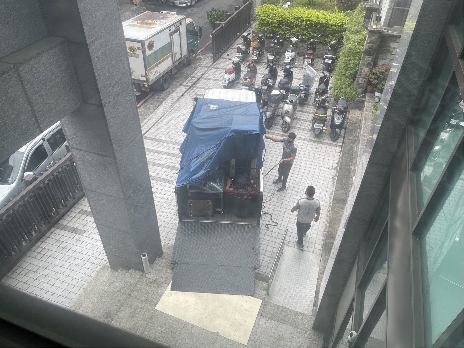 咖啡廠房商用烘豆機搬運、個人工作室烘豆機搬運、搬特殊重物商用烘豆機【榮福搬家】搬特殊重物落地型烘豆機、搬桌上型烘豆機、搬咖啡烘配去石機、搬咖啡烘焙剔石機、搬咖啡豆風選機、搬咖啡豆檢石機、搬咖啡豆選石機、營業用攪拌機搬運、營業用冰箱精緻包裝、營業用烤箱搬遷、麵包切割機、營業用冰箱搬遷、工作檯包裝,工作桌,台北搬家公司推薦:大台北搬家,精緻包裝搬運「細膩包裝、專業搬運、用心服務、以客為尊」是榮福搬家公司的宗旨與精神。歡迎立即來電02-2651-2727專人服務。 咖啡廠房商用烘豆機搬運、個人工作室烘豆機搬運、搬特殊重物商用烘豆機【榮福搬家】搬特殊重物落地型烘豆機、搬桌上型烘豆機、搬咖啡烘配去石機、搬咖啡烘焙剔石機、搬咖啡豆風選機、搬咖啡豆檢石機、搬咖啡豆選石機、營業用攪拌機搬運、營業用冰箱精緻包裝、營業用烤箱搬遷、麵包切割機、營業用冰箱搬遷、工作檯包裝,工作桌,台北搬家公司推薦:大台北搬家,精緻包裝搬運「細膩包裝、專業搬運、用心服務、以客為尊」是榮福搬家公司的宗旨與精神。歡迎立即來電02-2651-2727專人服務。