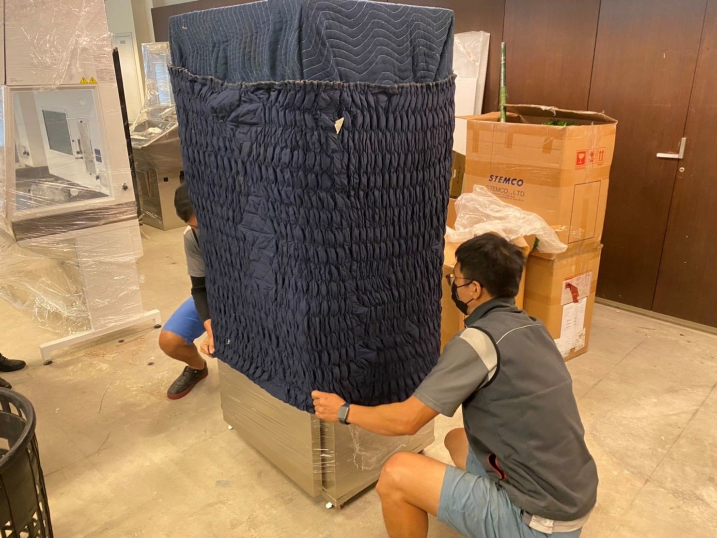 搬重物【榮福搬家公司】石墩搬運、診療椅搬運、搬電動醫療床、搬洗衣機、搬披薩窯、精搬金庫、搬保險櫃、精搬魚缸、精搬鋼琴、跨縣市搬家、搬工派遣、搬運、床墊搬運、冰箱搬運、大型家具搬運、搬家首選、吊掛搬運、吊家具搬運、特殊重物搬運、專搬重物、單件家具運送、單一物件搬運、新北搬家推薦、搬家公司、基隆搬家、南港搬家、桃園搬家公司、台北搬家公司推薦:大台北搬家,精緻包裝搬運「細膩包裝、專業搬運、用心服務、以客為尊」是榮福搬家公司的宗旨與精神。歡迎立即來電02-2651-2727專人服務。 搬重物【榮福搬家公司】石墩搬運、診療椅搬運、搬電動醫療床、搬洗衣機、搬披薩窯、精搬金庫、搬保險櫃、精搬魚缸、精搬鋼琴、跨縣市搬家、搬工派遣、搬運、床墊搬運、冰箱搬運、大型家具搬運、搬家首選、吊掛搬運、吊家具搬運、特殊重物搬運、專搬重物、單件家具運送、單一物件搬運、新北搬家推薦、搬家公司、基隆搬家、南港搬家、桃園搬家公司、台北搬家公司推薦:大台北搬家,精緻包裝搬運「細膩包裝、專業搬運、用心服務、以客為尊」是榮福搬家公司的宗旨與精神。歡迎立即來電02-2651-2727專人服務。