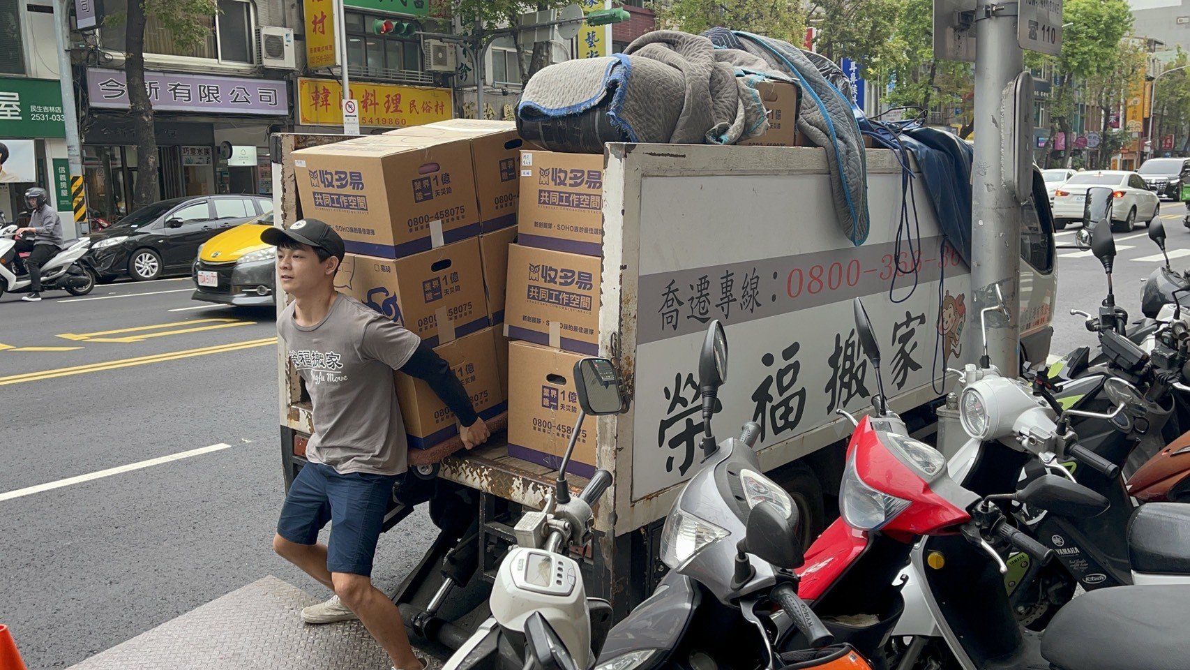 搬家公司推薦、台北搬家推薦【榮福搬家公司】個人倉儲搬運、南港搬家、基隆搬家、桃園搬家公司推薦、新北搬家公司推薦、百貨公司進撤櫃、專櫃進撤櫃、企業搬運服務、搬公司行號、廠房遷移、公司行號搬遷、政府機關搬遷、百貨專櫃遷移、學校單位搬遷、精緻包裝、家庭搬家、搬家紙箱、搬工計時、搬工服務、人力搬運、搬家車,針對顧客都秉持以用心實在專業搬家技巧,搬家實在用心值得您的信賴與選擇。歡迎來電咨詢02-2651-2727,榮福搬家有專員立即為您服務。 搬家公司推薦、台北搬家推薦【榮福搬家公司】個人倉儲搬運、南港搬家、基隆搬家、桃園搬家公司推薦、新北搬家公司推薦、百貨公司進撤櫃、專櫃進撤櫃、企業搬運服務、搬公司行號、廠房遷移、公司行號搬遷、政府機關搬遷、百貨專櫃遷移、學校單位搬遷、精緻包裝、家庭搬家、搬家紙箱、搬工計時、搬工服務、人力搬運、搬家車,針對顧客都秉持以用心實在專業搬家技巧,搬家實在用心值得您的信賴與選擇。歡迎來電咨詢02-2651-2727,榮福搬家有專員立即為您服務。