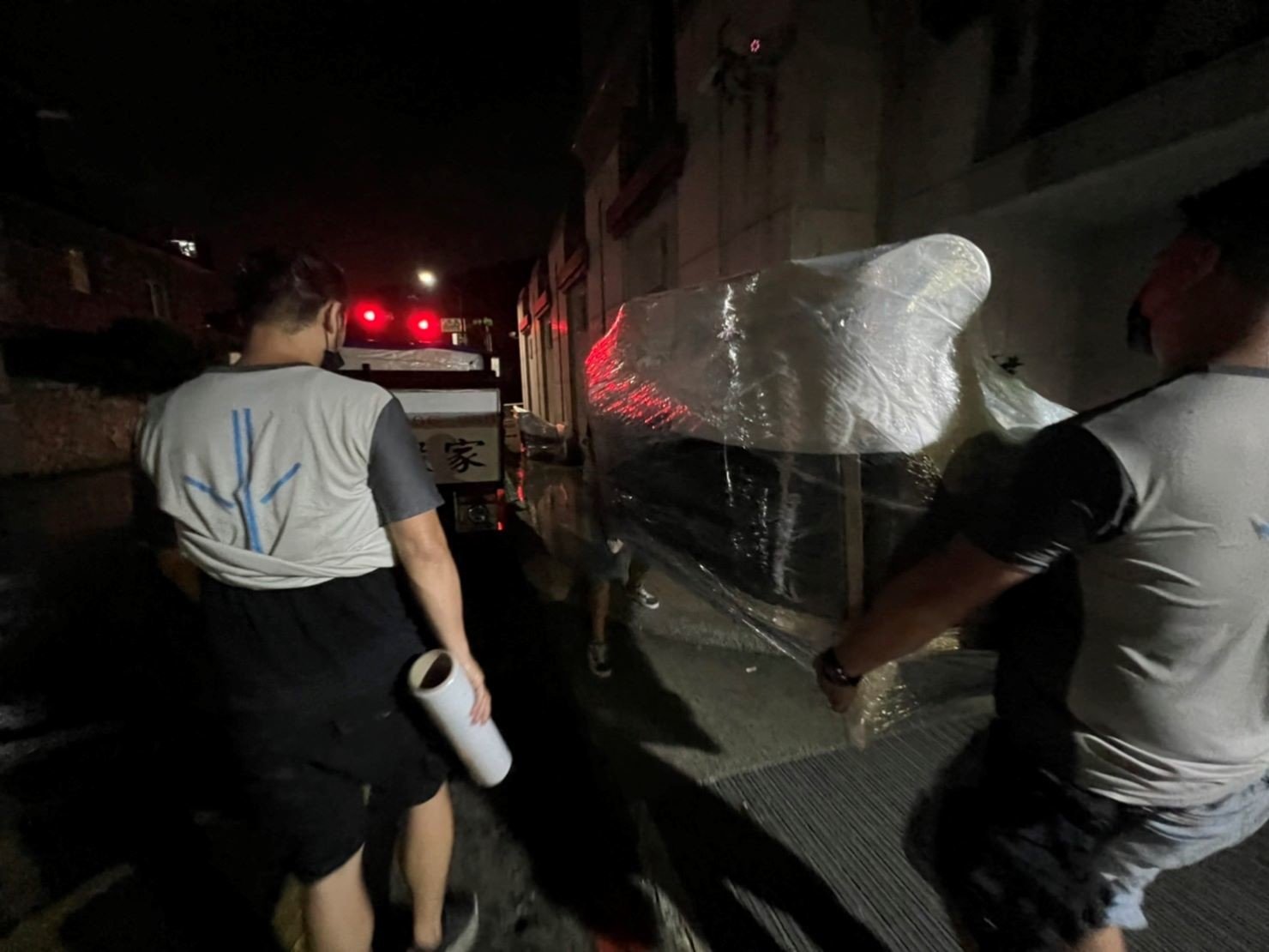 台北倉儲暫放精緻包裝∣南港倉儲暫放精緻包裝∣新北倉儲暫放精緻包裝∣雙北倉儲暫放精緻包裝∣汐止倉儲暫放精緻包裝∣中永和倉儲暫放精緻包裝∣板橋倉儲暫放精緻包裝∣五股倉儲暫放精緻包裝∣基隆倉儲暫放精緻包裝∣桃園倉儲暫放精緻包裝,精緻包裝搬運「細膩包裝、專業搬運、用心服務、以客為尊」是榮福搬家公司的宗旨與精神。歡迎立即來電02-2651-2727專人服務。 台北倉儲暫放精緻包裝∣南港倉儲暫放精緻包裝∣新北倉儲暫放精緻包裝∣雙北倉儲暫放精緻包裝∣汐止倉儲暫放精緻包裝∣中永和倉儲暫放精緻包裝∣板橋倉儲暫放精緻包裝∣五股倉儲暫放精緻包裝∣基隆倉儲暫放精緻包裝∣桃園倉儲暫放精緻包裝,精緻包裝搬運「細膩包裝、專業搬運、用心服務、以客為尊」是榮福搬家公司的宗旨與精神。歡迎立即來電02-2651-2727專人服務。