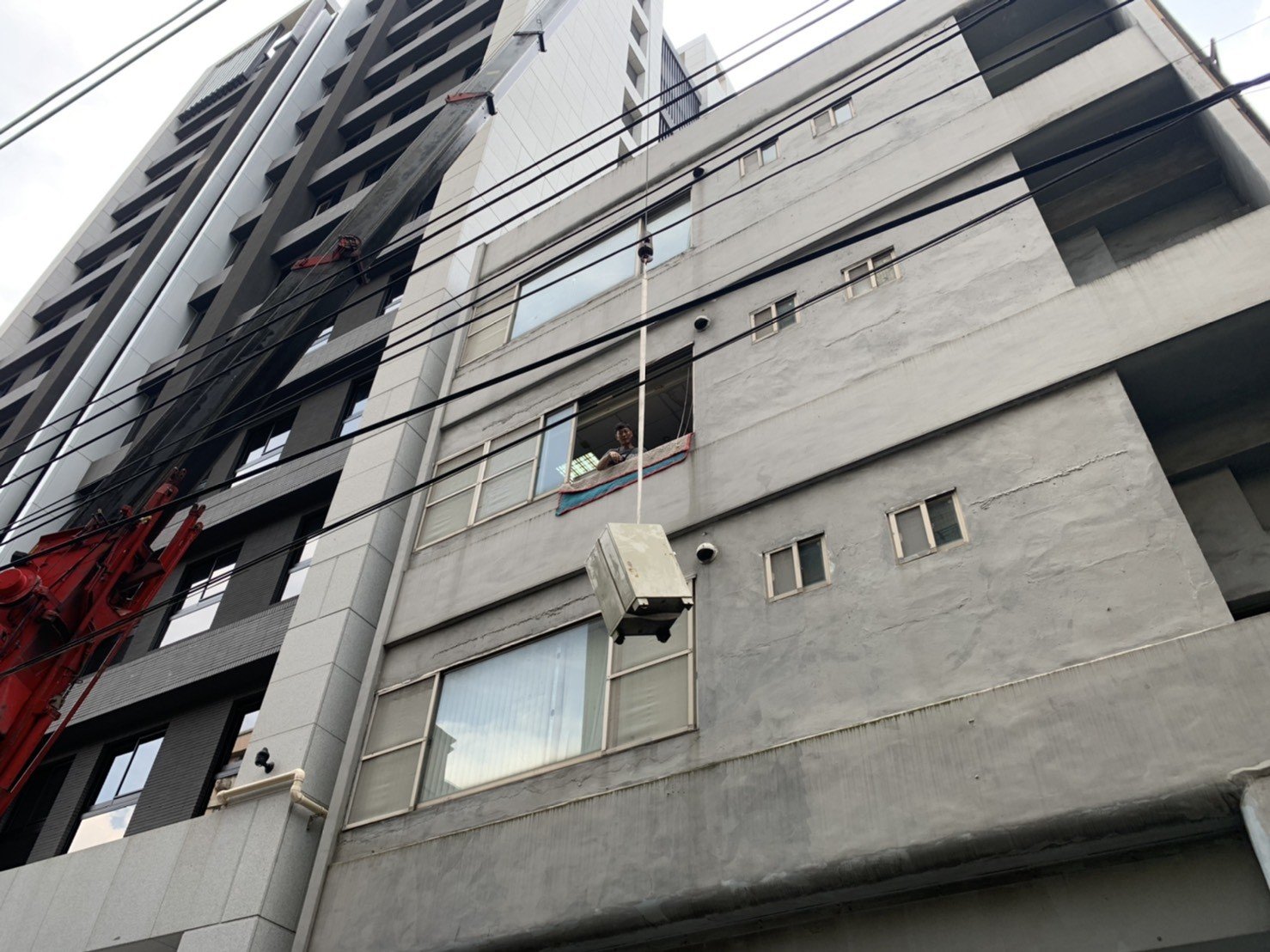 搬金庫【榮福搬家公司】搬家首選、台北搬家公司推薦:重物搬運服務重達600公斤以上的金庫搬運、保險櫃吊掛搬運,包裝搬運「細膩包裝、專業搬運、用心服務、以客為尊」是榮福搬家公司的宗旨與精神。歡迎立即來電02-2651-2727專人服務。 搬金庫【榮福搬家公司】搬家首選、台北搬家公司推薦:重物搬運服務重達600公斤以上的金庫搬運、保險櫃吊掛搬運,包裝搬運「細膩包裝、專業搬運、用心服務、以客為尊」是榮福搬家公司的宗旨與精神。歡迎立即來電02-2651-2727專人服務。