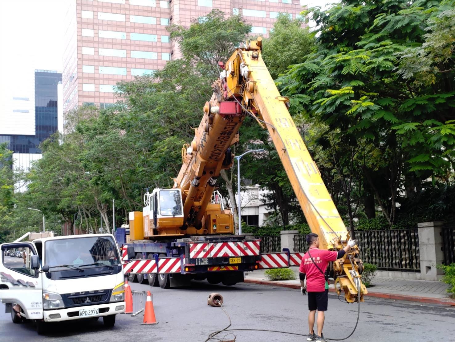 搬家公司推薦【榮福搬家公司】跨縣搬家、搬家首選、吊掛搬運、吊家具搬運、台北搬家公司推薦:大台北搬家,精緻包裝搬運「細膩包裝、專業搬運、用心服務、以客為尊」是榮福搬家公司的宗旨與精神。歡迎立即來電02-2651-2727專人服務。 搬家公司推薦【榮福搬家公司】跨縣搬家、搬家首選、吊掛搬運、吊家具搬運、台北搬家公司推薦:大台北搬家,精緻包裝搬運「細膩包裝、專業搬運、用心服務、以客為尊」是榮福搬家公司的宗旨與精神。歡迎立即來電02-2651-2727專人服務。