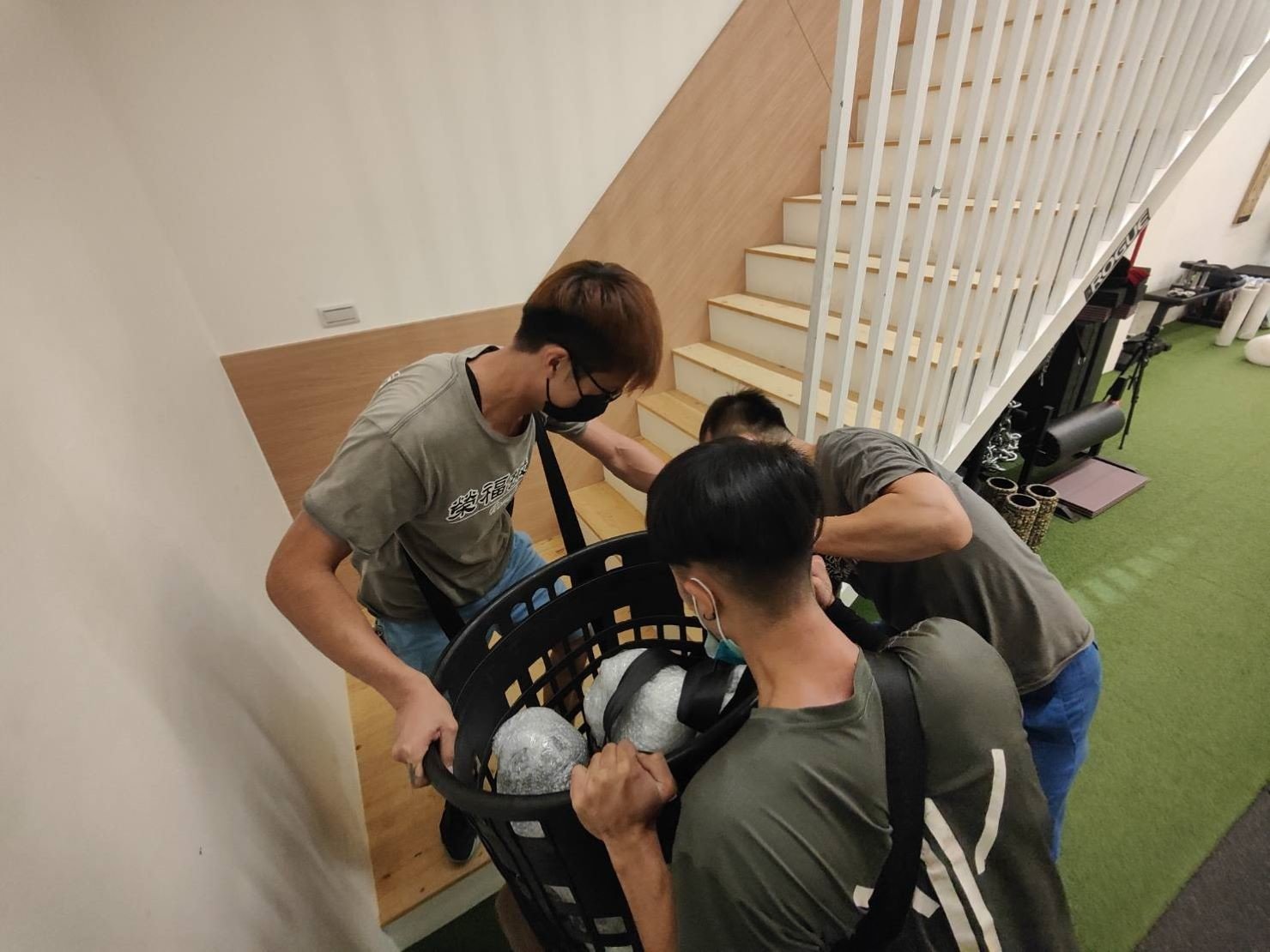 台北搬健身器材、南港搬健身器材、新北搬健身器材、雙北搬健身器材、汐止搬健身器材、中永和搬健身器材、板橋搬健身器材、五股搬健身器材、基隆搬健身器材、桃園搬健身器材、專業健身器材搬運推薦【榮福搬家公司】各項運動器材倉儲暫放、各項健身器材精緻包裝、各項健身器材精緻包裝倉儲暫放、運動器材設備搬運、搬居家跑步機、搬滑步機、搬橢圓機、搬跑步機、搬深蹲架、搬種訓架、各式居家搬運動設備、重量深蹲架、健身房運動器材搬運【榮福搬家】具各項搬運設備及搬運動器材知識與技巧,也有各項物件拆裝的專門技能,破百公斤的設備器材、「專業搬運、用心服務、以客為尊」是榮福搬家公司的宗旨與精神。歡迎立即來電02-2651-2727專人服務。 台北搬健身器材、南港搬健身器材、新北搬健身器材、雙北搬健身器材、汐止搬健身器材、中永和搬健身器材、板橋搬健身器材、五股搬健身器材、基隆搬健身器材、桃園搬健身器材、專業健身器材搬運推薦【榮福搬家公司】各項運動器材倉儲暫放、各項健身器材精緻包裝、各項健身器材精緻包裝倉儲暫放、運動器材設備搬運、搬居家跑步機、搬滑步機、搬橢圓機、搬跑步機、搬深蹲架、搬種訓架、各式居家搬運動設備、重量深蹲架、健身房運動器材搬運【榮福搬家】具各項搬運設備及搬運動器材知識與技巧,也有各項物件拆裝的專門技能,破百公斤的設備器材、「專業搬運、用心服務、以客為尊」是榮福搬家公司的宗旨與精神。歡迎立即來電02-2651-2727專人服務。