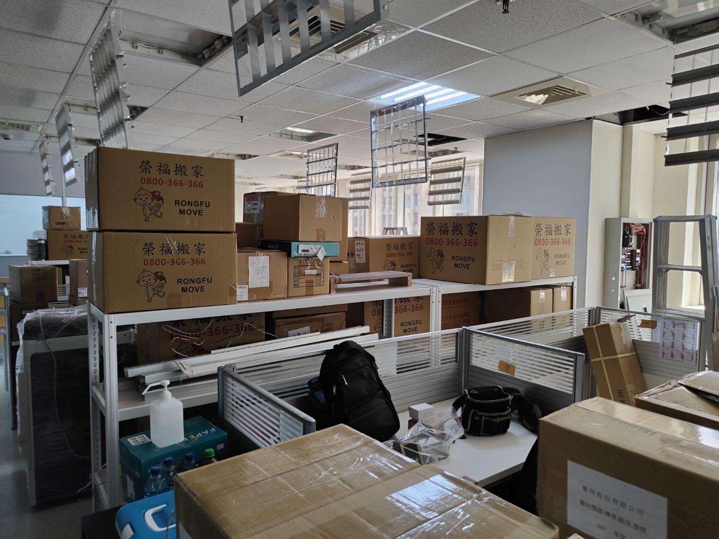 搬家公司推薦、台北搬家推薦【榮福搬家公司】搬遷估價、南港搬家、桃園搬家公司推薦、新北搬家公司推薦、基隆搬家、搬沙發、搬保險箱、金庫搬運、搬活動櫃、搬公文櫃、搬保密櫃、搬辦公桌、旋轉椅、辦公椅、搬資料櫃、冰箱搬運、百貨公司進撤櫃、專櫃進撤櫃、企業搬運服務、搬公司行號、廠房遷移、辦公室遷移、搬會客桌、碎紙機、印表機、搬玻璃櫥櫃、會議桌搬運、OA屏風拆裝、事務機搬運、搬電腦設備、公司行號搬遷、政府機關搬遷、百貨專櫃遷移、學校單位搬遷、精緻包裝、搬家紙箱、搬鐵櫃、搬鋼琴、搬工計時、搬工服務、人力搬運,針對顧客都秉持以用心實在專業搬家技巧,搬家實在用心值得您的信賴與選擇。歡迎來電咨詢02-2651-2727,榮福搬家有專員立即為您服務。 搬家公司推薦、台北搬家推薦【榮福搬家公司】搬遷估價、南港搬家、桃園搬家公司推薦、新北搬家公司推薦、基隆搬家、搬沙發、搬保險箱、金庫搬運、搬活動櫃、搬公文櫃、搬保密櫃、搬辦公桌、旋轉椅、辦公椅、搬資料櫃、冰箱搬運、百貨公司進撤櫃、專櫃進撤櫃、企業搬運服務、搬公司行號、廠房遷移、辦公室遷移、搬會客桌、碎紙機、印表機、搬玻璃櫥櫃、會議桌搬運、OA屏風拆裝、事務機搬運、搬電腦設備、公司行號搬遷、政府機關搬遷、百貨專櫃遷移、學校單位搬遷、精緻包裝、搬家紙箱、搬鐵櫃、搬鋼琴、搬工計時、搬工服務、人力搬運,針對顧客都秉持以用心實在專業搬家技巧,搬家實在用心值得您的信賴與選擇。歡迎來電咨詢02-2651-2727,榮福搬家有專員立即為您服務。