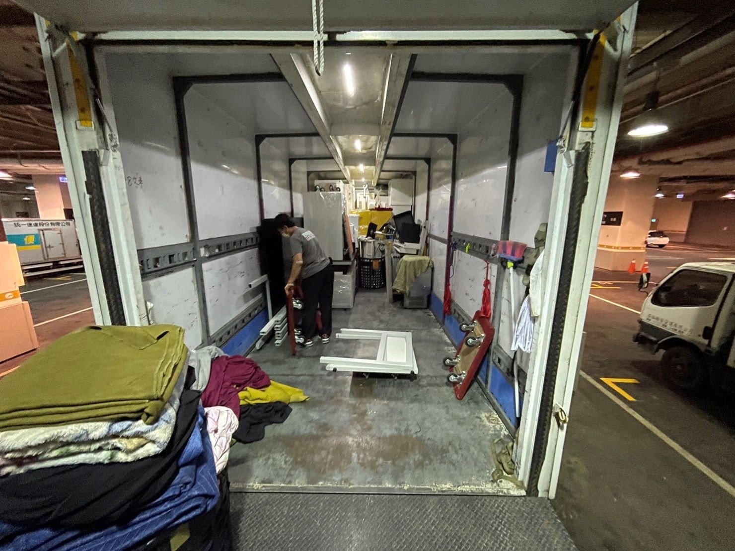 台北搬運實驗設備器材∣南港搬運實驗設備器材∣新北搬運實驗設備器材∣雙北搬運實驗設備器材∣汐止搬運實驗設備器材∣五股搬運實驗設備器材∣中永和搬運實驗設備器材∣板橋搬運實驗設備器材∣桃園搬運實驗設備器材∣新竹搬運實驗設備器材∣苗栗搬運實驗設備器材∣【榮福搬家】屬專業搬家細膩運唯一首選,累積20年各式各樣特殊儀器設備的搬運經驗,專業敏捷快速完成您的各項搬運任務。榮福搬家具備精緻包裝搬運「細膩包裝、專業搬運、用心服務、以客為尊」是榮福搬家公司的宗旨與精神。歡迎立即來電02-2651-2727專人服務。 台北搬運實驗設備器材∣南港搬運實驗設備器材∣新北搬運實驗設備器材∣雙北搬運實驗設備器材∣汐止搬運實驗設備器材∣五股搬運實驗設備器材∣中永和搬運實驗設備器材∣板橋搬運實驗設備器材∣桃園搬運實驗設備器材∣新竹搬運實驗設備器材∣苗栗搬運實驗設備器材∣【榮福搬家】屬專業搬家細膩運唯一首選,累積20年各式各樣特殊儀器設備的搬運經驗,專業敏捷快速完成您的各項搬運任務。榮福搬家具備精緻包裝搬運「細膩包裝、專業搬運、用心服務、以客為尊」是榮福搬家公司的宗旨與精神。歡迎立即來電02-2651-2727專人服務。