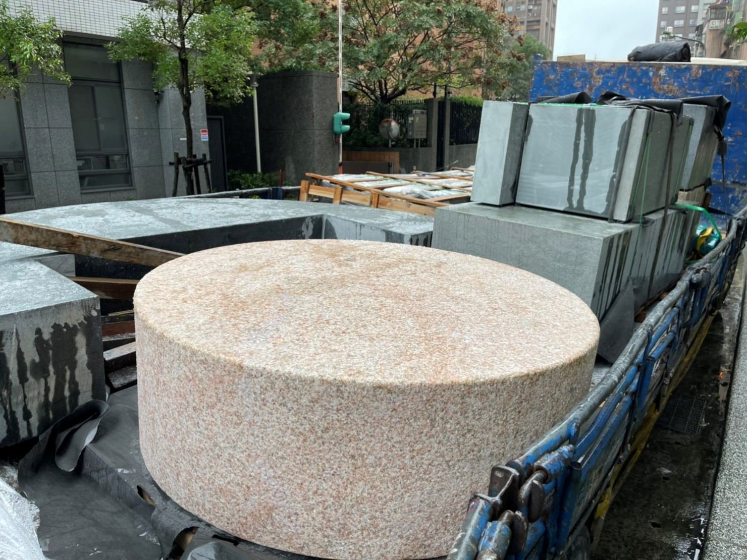 重物搬運/南港搬家【榮福搬家公司】搬洗衣機、搬披薩窯、精搬金庫、搬保險櫃、精搬魚缸、跨縣搬家、搬工派遣、搬床墊、搬冰箱、搬家具、搬家首選、吊掛搬運、吊家具搬運、台北搬家公司推薦:大台北搬家、新北搬家推薦,精緻包裝搬運「細膩包裝、專業搬運、用心服務、以客為尊」是榮福搬家公司的宗旨與精神。歡迎立即來電02-2651-2727專人服務。 重物搬運/南港搬家【榮福搬家公司】搬洗衣機、搬披薩窯、精搬金庫、搬保險櫃、精搬魚缸、跨縣搬家、搬工派遣、搬床墊、搬冰箱、搬家具、搬家首選、吊掛搬運、吊家具搬運、台北搬家公司推薦:大台北搬家、新北搬家推薦,精緻包裝搬運「細膩包裝、專業搬運、用心服務、以客為尊」是榮福搬家公司的宗旨與精神。歡迎立即來電02-2651-2727專人服務。