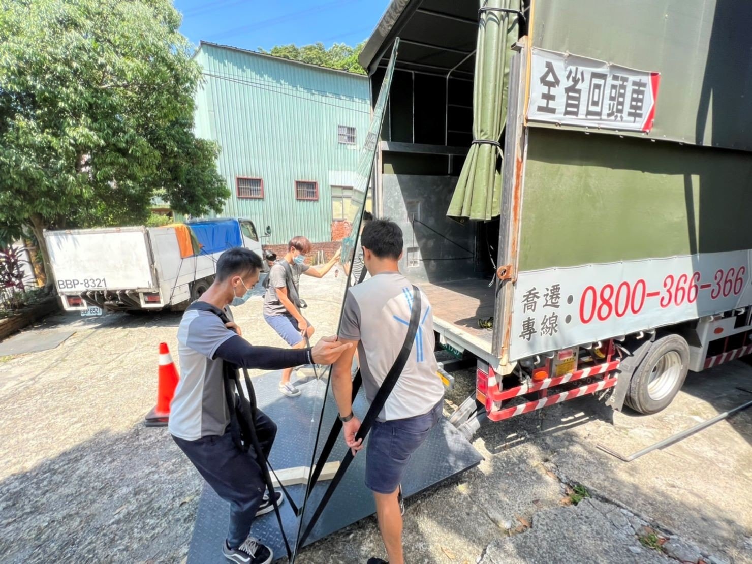玻璃搬運、搬玻璃、強化玻璃、玻璃貨櫃屋、舞臺、舞臺結構、搬重物【榮福搬家公司】精搬重物、搬魚缸、搬鋼琴、搬金庫、人力搬運、搬按摩椅、冰箱搬運、搬家具、搬家首選、吊掛搬運、吊家具搬運、吊金庫搬運、特殊重物搬運、單件重物搬運、搬醫療床、專搬重物、企業搬運服務、公司行號搬遷、搬遷、新北搬家公司推薦、搬家公司、基隆搬家、南港搬家、桃園搬家公司推薦、台北搬家公司推薦:大台北搬家,精緻包裝搬運「細膩包裝、專業搬運、用心服務、以客為尊」是榮福搬家公司的宗旨與精神。歡迎立即來電02-2651-2727專人服務。 玻璃搬運、搬玻璃、強化玻璃、玻璃貨櫃屋、舞臺、舞臺結構、搬重物【榮福搬家公司】精搬重物、搬魚缸、搬鋼琴、搬金庫、人力搬運、搬按摩椅、冰箱搬運、搬家具、搬家首選、吊掛搬運、吊家具搬運、吊金庫搬運、特殊重物搬運、單件重物搬運、搬醫療床、專搬重物、企業搬運服務、公司行號搬遷、搬遷、新北搬家公司推薦、搬家公司、基隆搬家、南港搬家、桃園搬家公司推薦、台北搬家公司推薦:大台北搬家,精緻包裝搬運「細膩包裝、專業搬運、用心服務、以客為尊」是榮福搬家公司的宗旨與精神。歡迎立即來電02-2651-2727專人服務。