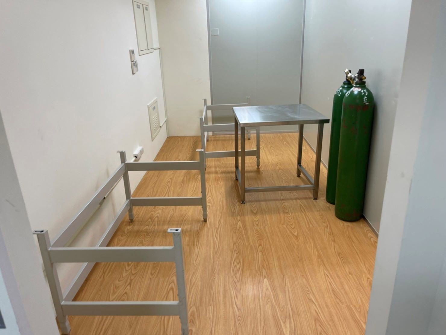 特殊重物搬運、專搬重物、特殊搬運、搬生醫設備【榮福搬家公司】跨縣市搬家、搬工計時、人工搬運、搬直立式冷凍櫃、搬超低溫冰箱、負86度超低溫冰箱搬運、營業用冰箱搬運、搬機械設備、各式機台搬運、精密儀器、臥室工作檯冰箱、實驗室設備、廚房大型設備搬運、搬營業用製冰機、廠房遷移、店面搬遷,實驗室搬遷、搬家首選、吊車吊掛搬運、吊家具搬運、台北搬家公司推薦:大台北搬家,精緻包裝搬運「細膩包裝、專業搬運、用心服務、以客為尊」是榮福搬家公司的宗旨與精神。歡迎立即來電02-2651-2727專人服務。 特殊重物搬運、專搬重物、特殊搬運、搬生醫設備【榮福搬家公司】跨縣市搬家、搬工計時、人工搬運、搬直立式冷凍櫃、搬超低溫冰箱、負86度超低溫冰箱搬運、營業用冰箱搬運、搬機械設備、各式機台搬運、精密儀器、臥室工作檯冰箱、實驗室設備、廚房大型設備搬運、搬營業用製冰機、廠房遷移、店面搬遷,實驗室搬遷、搬家首選、吊車吊掛搬運、吊家具搬運、台北搬家公司推薦:大台北搬家,精緻包裝搬運「細膩包裝、專業搬運、用心服務、以客為尊」是榮福搬家公司的宗旨與精神。歡迎立即來電02-2651-2727專人服務。