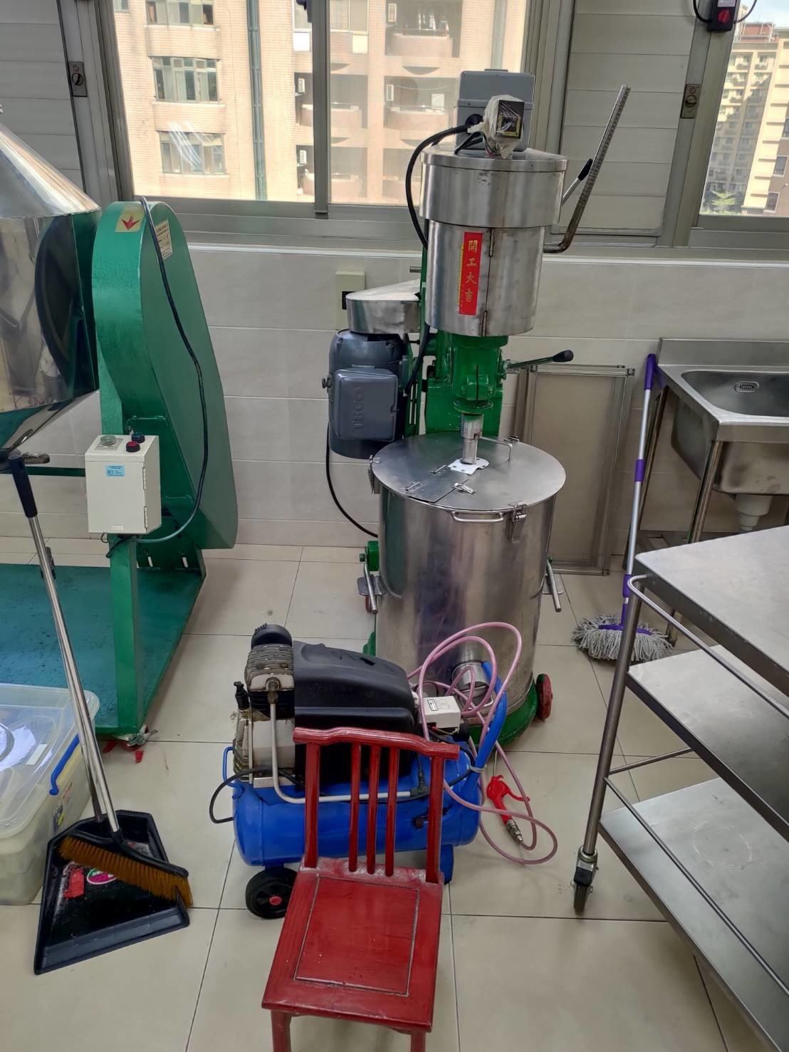 搬家公司推薦、新北搬家推薦【榮福搬家公司】南港搬家、桃園搬家公司推薦、台北搬家公司推薦、搬家具、冰箱搬運、基隆搬家、搬公司行號、搬工服務、人力搬運、搬運,大型烤箱,大型冰箱,臥式冰箱,食品冷藏展示櫃針對顧客都秉持以用心實在專業搬家技巧,搬家實在用心值得您的信賴與選擇。歡迎來電咨詢02-2651-2727,榮福搬家有專員立即為您服務。 搬家公司推薦、新北搬家推薦【榮福搬家公司】南港搬家、桃園搬家公司推薦、台北搬家公司推薦、搬家具、冰箱搬運、基隆搬家、搬公司行號、搬工服務、人力搬運、搬運,大型烤箱,大型冰箱,臥式冰箱,食品冷藏展示櫃針對顧客都秉持以用心實在專業搬家技巧,搬家實在用心值得您的信賴與選擇。歡迎來電咨詢02-2651-2727,榮福搬家有專員立即為您服務。