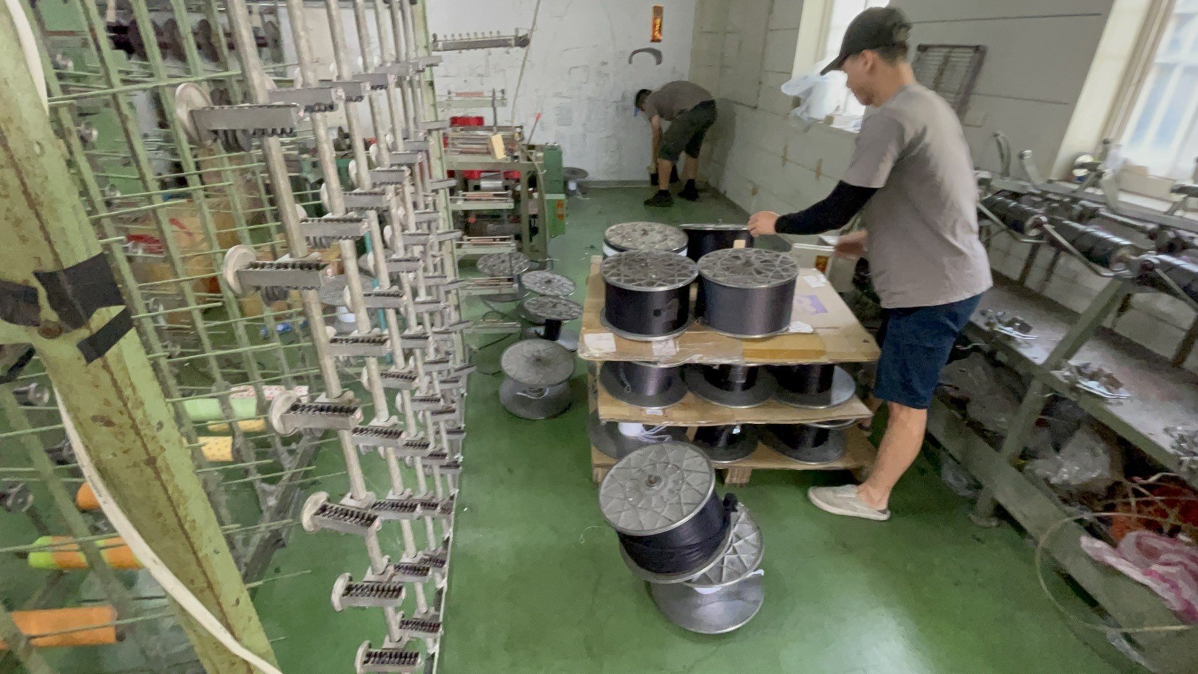 廠房遷移、搬製帶機器、搬重物【榮福搬家公司】大型織帶機搬運、公司行號搬遷、石墩搬運、搬石椅、搬石頭桌、搬洗衣機、搬披薩窯、精搬金庫、搬保險櫃、精搬魚缸、精搬鋼琴、搬醫療床、大型健身器材搬運、大型廚具設備搬運、各式各樣機台搬運、跨縣市搬家、搬工計時、人力搬運、搬運、搬床墊、營業用冰箱搬運、大型家具運送、重物搬運首選、吊掛搬運、吊家具搬運、特殊重物搬運、專搬重物、重物搬運器、手動油壓拖板車、新北搬家推薦、搬家公司、基隆搬家、南港搬家、桃園搬家公司、台北搬家公司推薦:大台北搬家,精緻包裝搬運「細膩包裝、專業搬運、用心服務、以客為尊」是榮福搬家公司的宗旨與精神。歡迎立即來電02-2651-2727專人服務。 廠房遷移、搬製帶機器、搬重物【榮福搬家公司】大型織帶機搬運、公司行號搬遷、石墩搬運、搬石椅、搬石頭桌、搬洗衣機、搬披薩窯、精搬金庫、搬保險櫃、精搬魚缸、精搬鋼琴、搬醫療床、大型健身器材搬運、大型廚具設備搬運、各式各樣機台搬運、跨縣市搬家、搬工計時、人力搬運、搬運、搬床墊、營業用冰箱搬運、大型家具運送、重物搬運首選、吊掛搬運、吊家具搬運、特殊重物搬運、專搬重物、重物搬運器、手動油壓拖板車、新北搬家推薦、搬家公司、基隆搬家、南港搬家、桃園搬家公司、台北搬家公司推薦:大台北搬家,精緻包裝搬運「細膩包裝、專業搬運、用心服務、以客為尊」是榮福搬家公司的宗旨與精神。歡迎立即來電02-2651-2727專人服務。