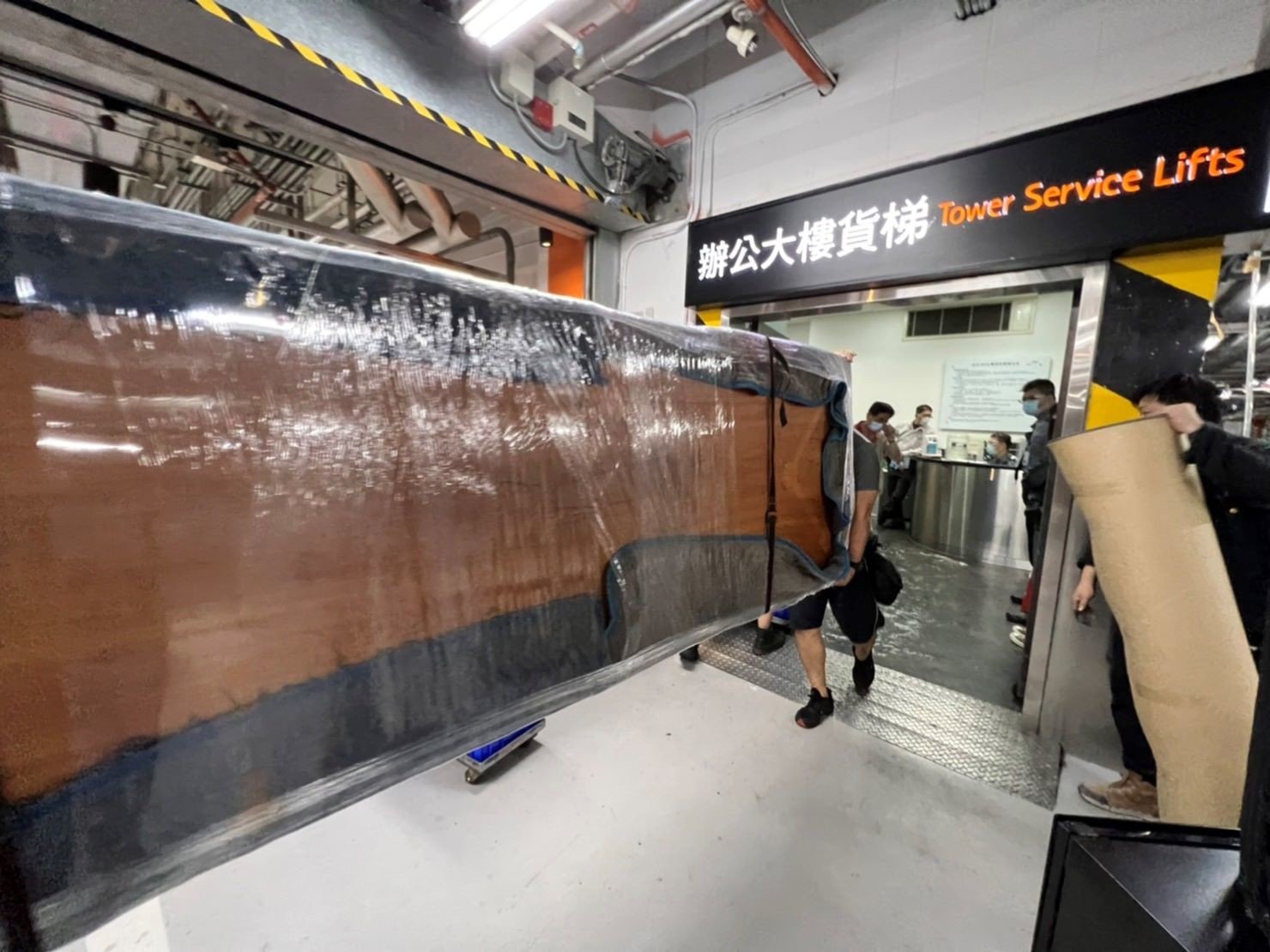 搬家公司推薦、台北搬家推薦【榮福搬家公司】南港辦公室搬遷、桃園辦公室搬遷、新北辦公室搬遷、基隆辦公室搬遷、台北辦公室搬遷、公司行號大型家具搬運、公司行號櫃台搬運、茶水間吧檯搬運、大型會議桌搬運、大型實木桌搬遷、辦公椅搬運、機櫃搬運、辦公室遷移、個人辦公室搬遷、事務所搬遷、公司行號搬遷、政府機關搬遷、學校單位搬遷、辦公室專人打包裝箱、辦公文件專人打包裝箱分類、搬家紙箱、搬鐵櫃、搬保密文件、保密文件銷毀、搬工計時、搬工服務、人力搬運,針對顧客都秉持以用心實在專業搬家技巧,搬家實在用心值得您的信賴與選擇。歡迎來電咨詢02-2651-2727,榮福搬家有專員立即為您服務。 搬家公司推薦、台北搬家推薦【榮福搬家公司】南港辦公室搬遷、桃園辦公室搬遷、新北辦公室搬遷、基隆辦公室搬遷、台北辦公室搬遷、公司行號大型家具搬運、公司行號櫃台搬運、茶水間吧檯搬運、大型會議桌搬運、大型實木桌搬遷、辦公椅搬運、機櫃搬運、辦公室遷移、個人辦公室搬遷、事務所搬遷、公司行號搬遷、政府機關搬遷、學校單位搬遷、辦公室專人打包裝箱、辦公文件專人打包裝箱分類、搬家紙箱、搬鐵櫃、搬保密文件、保密文件銷毀、搬工計時、搬工服務、人力搬運,針對顧客都秉持以用心實在專業搬家技巧,搬家實在用心值得您的信賴與選擇。歡迎來電咨詢02-2651-2727,榮福搬家有專員立即為您服務。