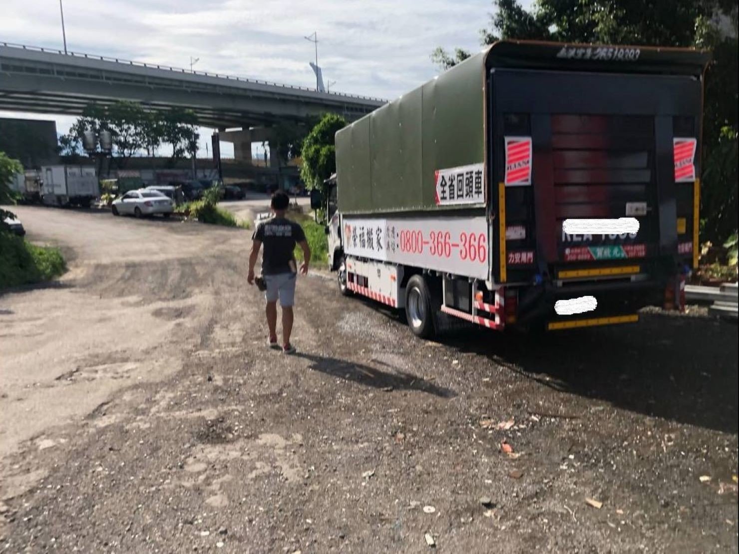台北搬家公司推薦【榮福搬家】值得您來選擇:榮福搬家全省回頭車服務-線上客服會提前告知客戶回頭車日期,回頭車不是每天有的,須配合搬家公司時間,敬請見諒喔! 台北搬家公司推薦【榮福搬家】值得您來選擇:榮福搬家全省回頭車服務-線上客服會提前告知客戶回頭車日期,回頭車不是每天有的,須配合搬家公司時間,敬請見諒喔!