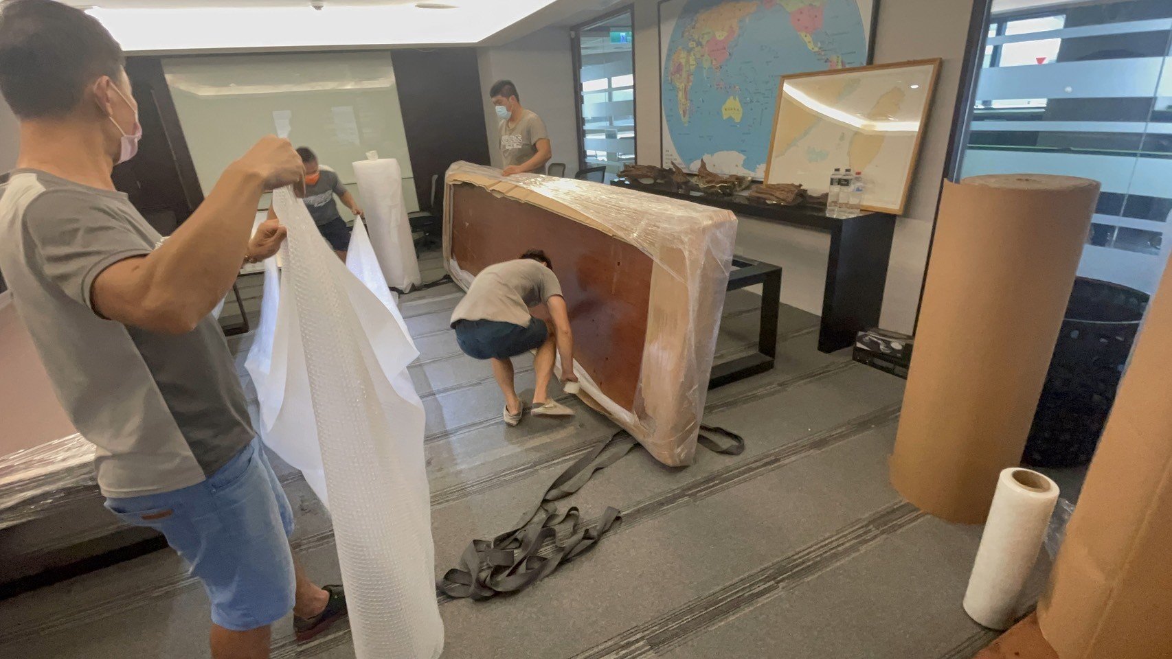 只需搬一件家具?搬運單一家具【榮福搬家公司】大型實木會議桌、雕刻品、木雕神像、木雕刻藝術品、按摩椅搬運、搬神明桌、家庭搬家、跨縣市搬家、搬工計時、專業吊掛搬運、搬搬家首選、特殊重物搬運、專搬重物、搬重物技巧、新北搬家公司推薦、搬家車、搬家公司、基隆搬家、南港搬家、桃園搬家公司推薦、台北搬家公司推薦:大台北搬家,精緻包裝搬運「細膩包裝、專業搬運、用心服務、以客為尊」是榮福搬家公司的宗旨與精神。歡迎立即來電02-2651-2727專人服務。 只需搬一件家具?搬運單一家具【榮福搬家公司】大型實木會議桌、雕刻品、木雕神像、木雕刻藝術品、按摩椅搬運、搬神明桌、家庭搬家、跨縣市搬家、搬工計時、專業吊掛搬運、搬搬家首選、特殊重物搬運、專搬重物、搬重物技巧、新北搬家公司推薦、搬家車、搬家公司、基隆搬家、南港搬家、桃園搬家公司推薦、台北搬家公司推薦:大台北搬家,精緻包裝搬運「細膩包裝、專業搬運、用心服務、以客為尊」是榮福搬家公司的宗旨與精神。歡迎立即來電02-2651-2727專人服務。